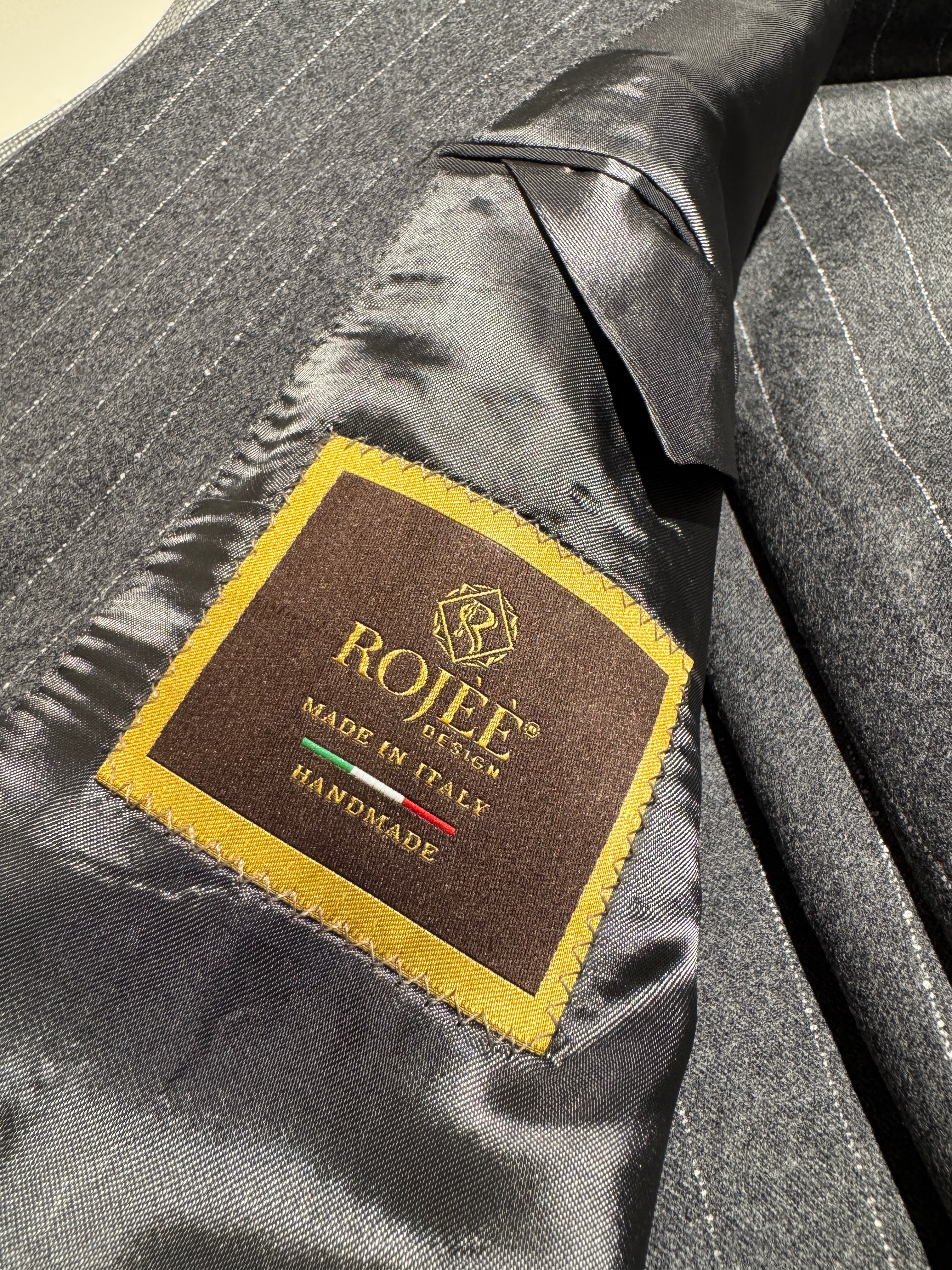 Zweireihiger Grau Nadelstreifenanzug