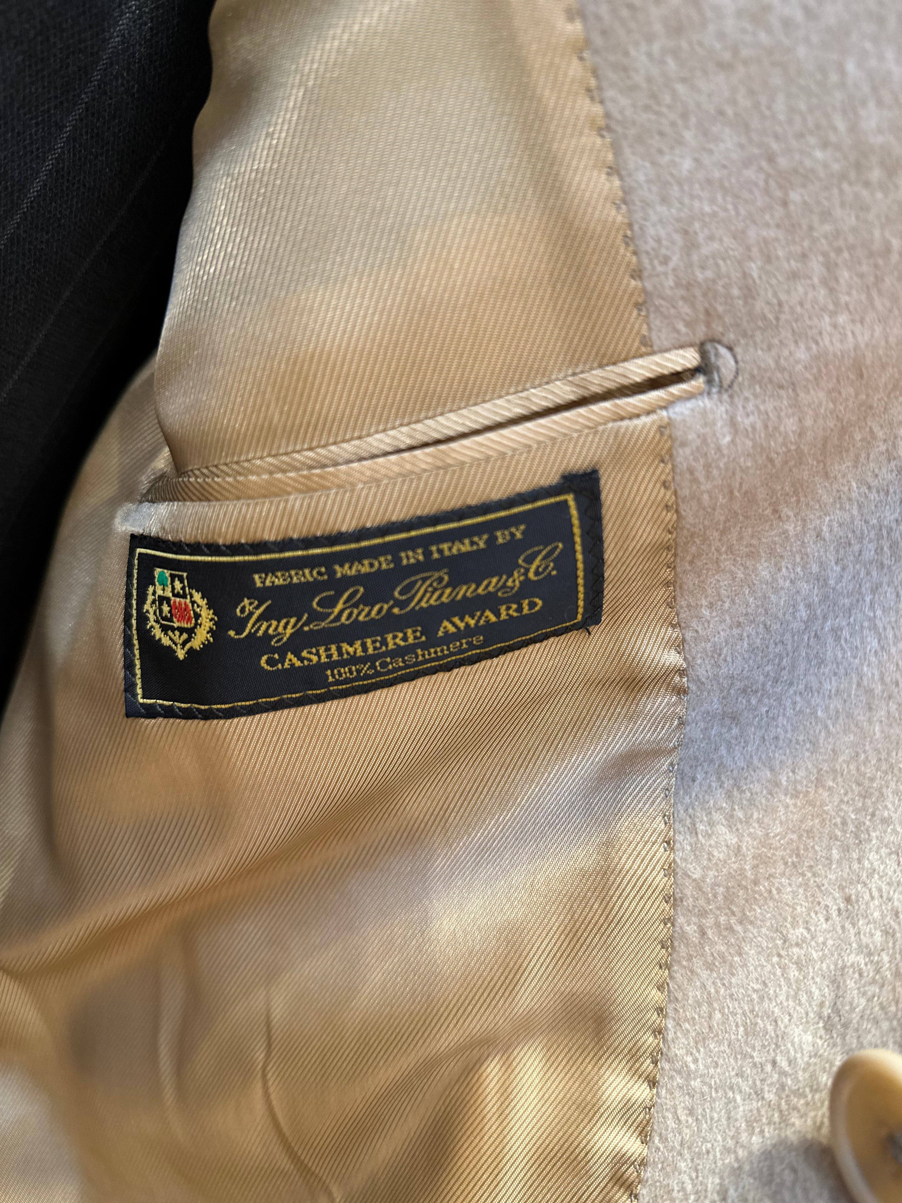Coat 100% cashmere.