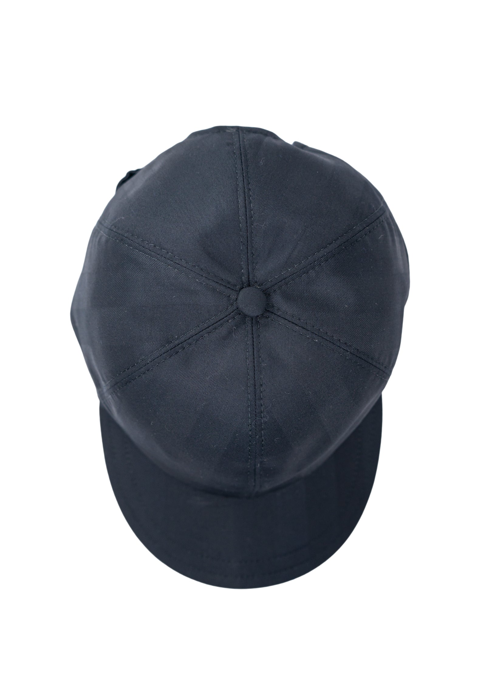 Super 140’s Wool Cap
Zeitlose Eleganz. Feinste Materialien. Italienische Handwerkskunst.