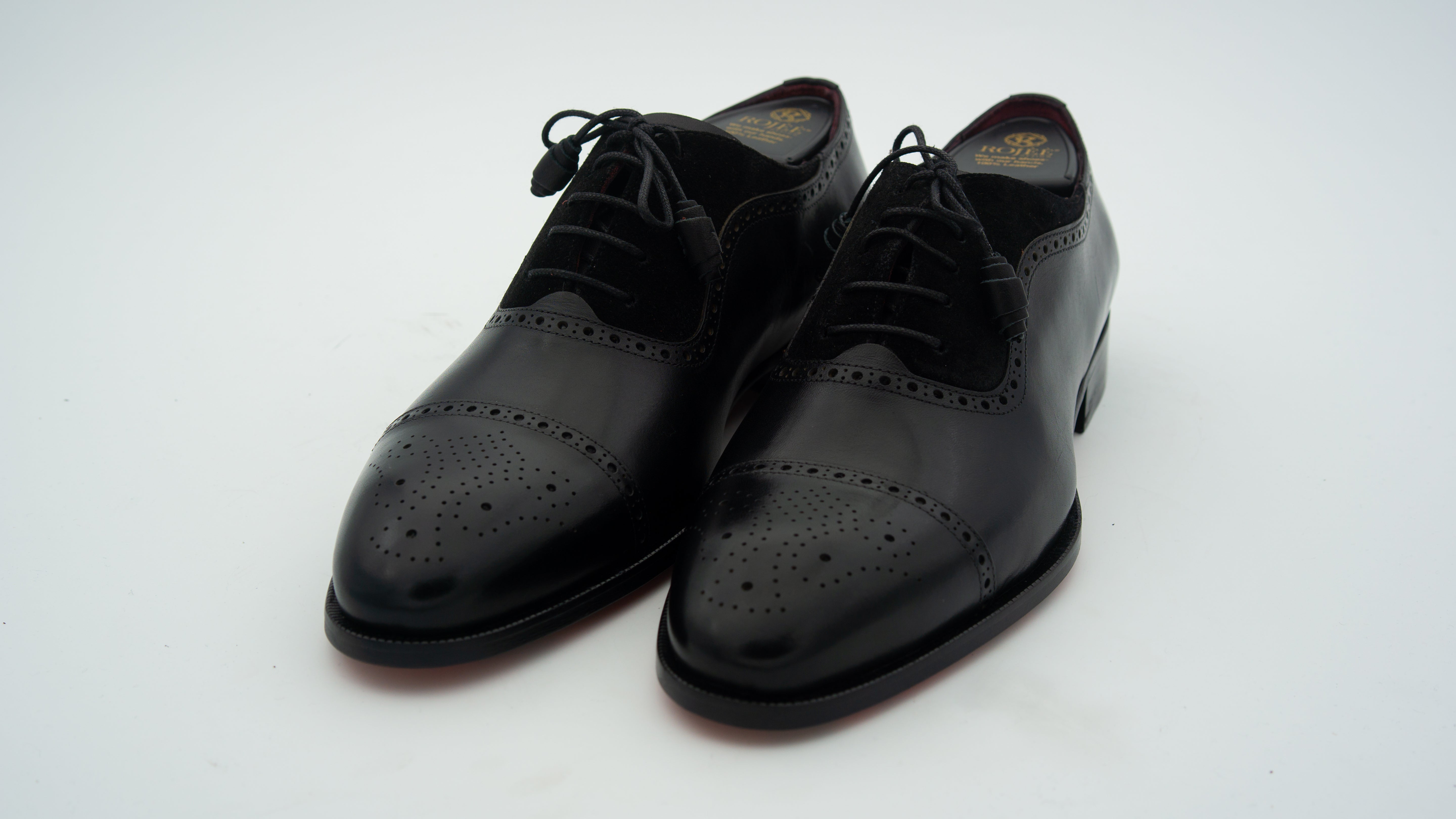 lace-up shoes with leather laces