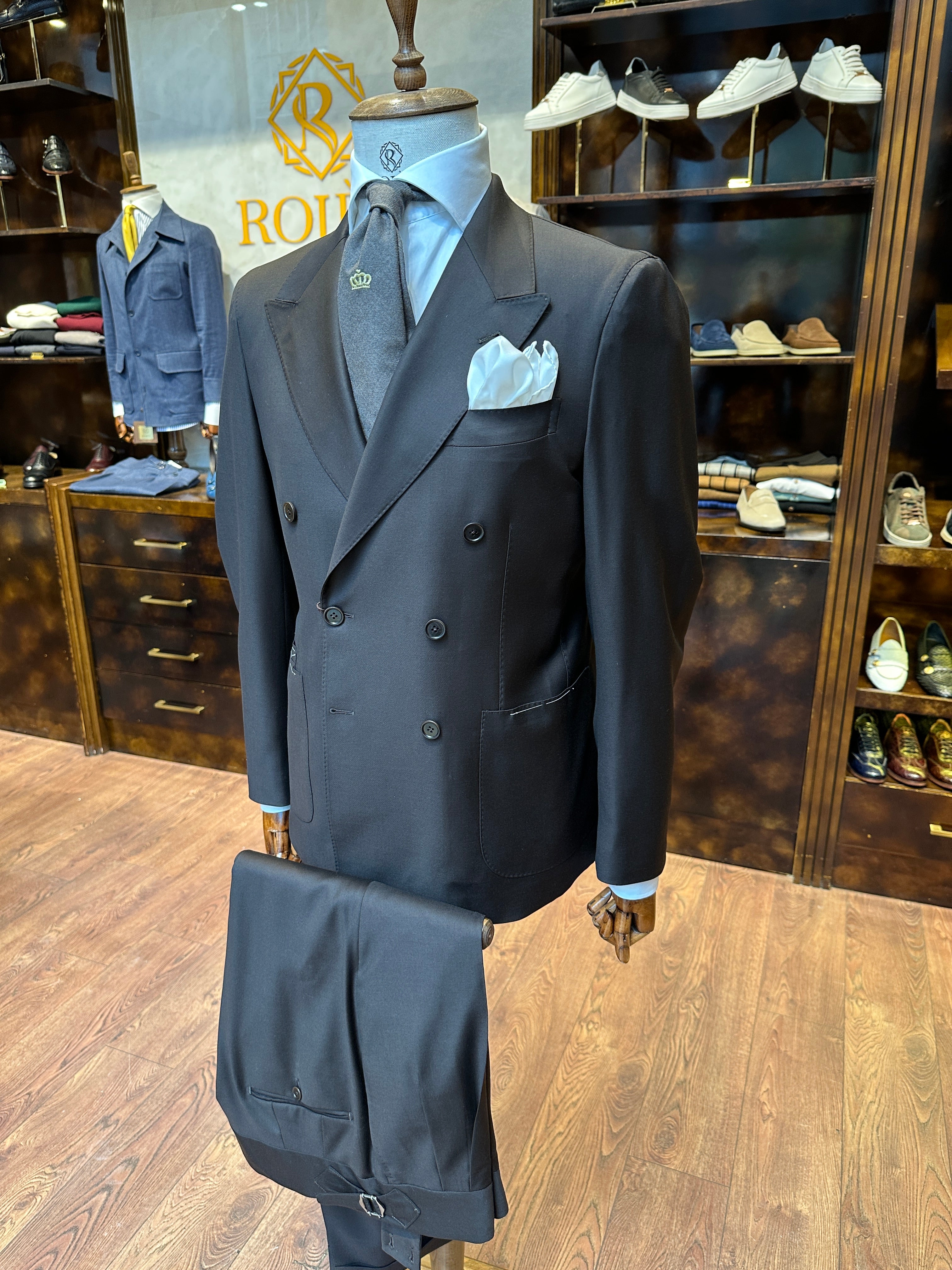 Double-breasted suit brown