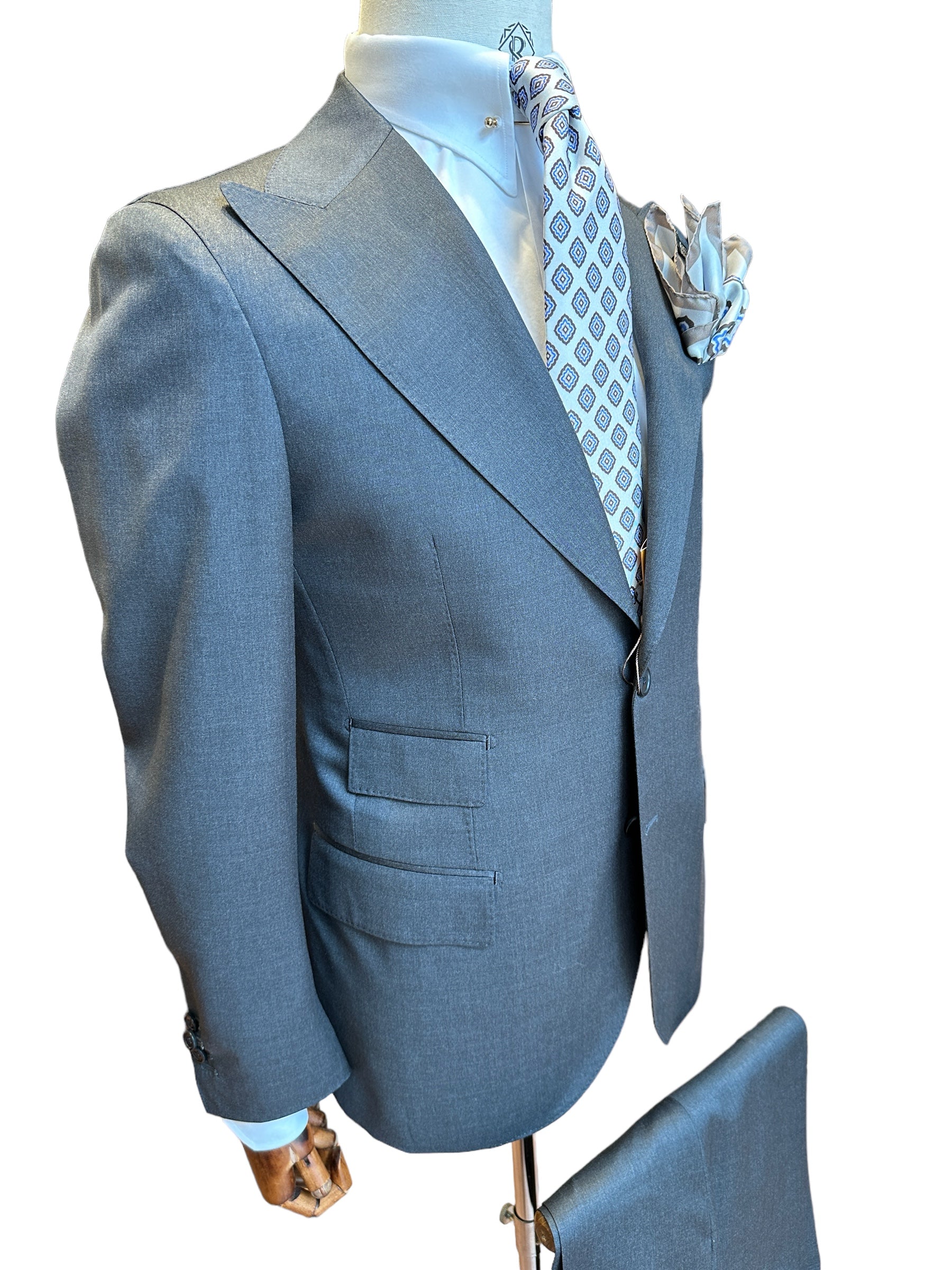 single-breasted suit