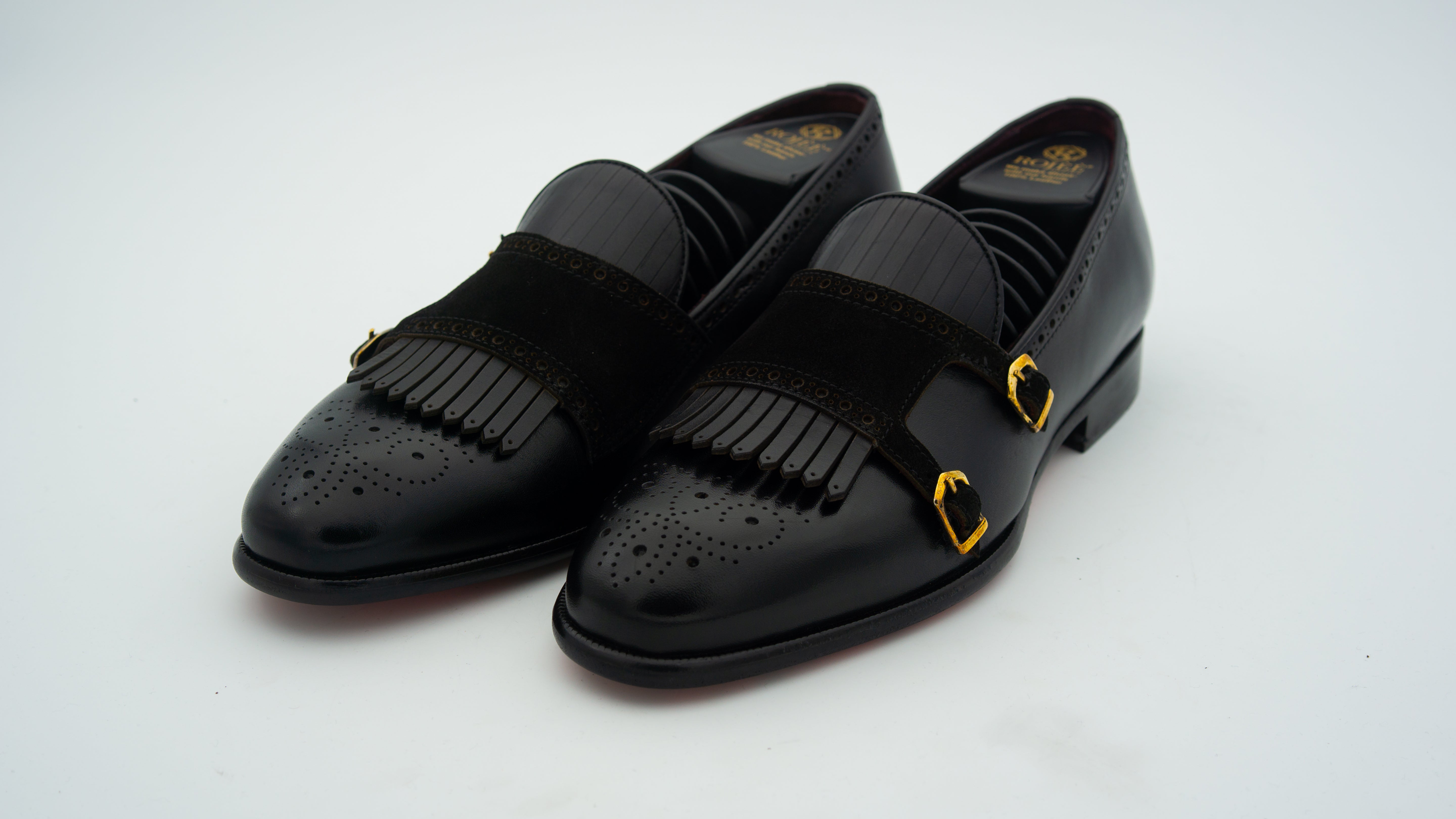 Slipper with fringes - double buckle