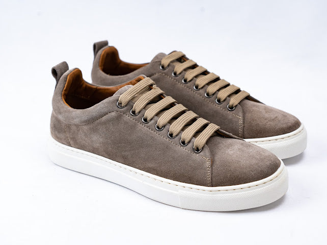 Handgefertigte Wildleder Sneaker aus Italien