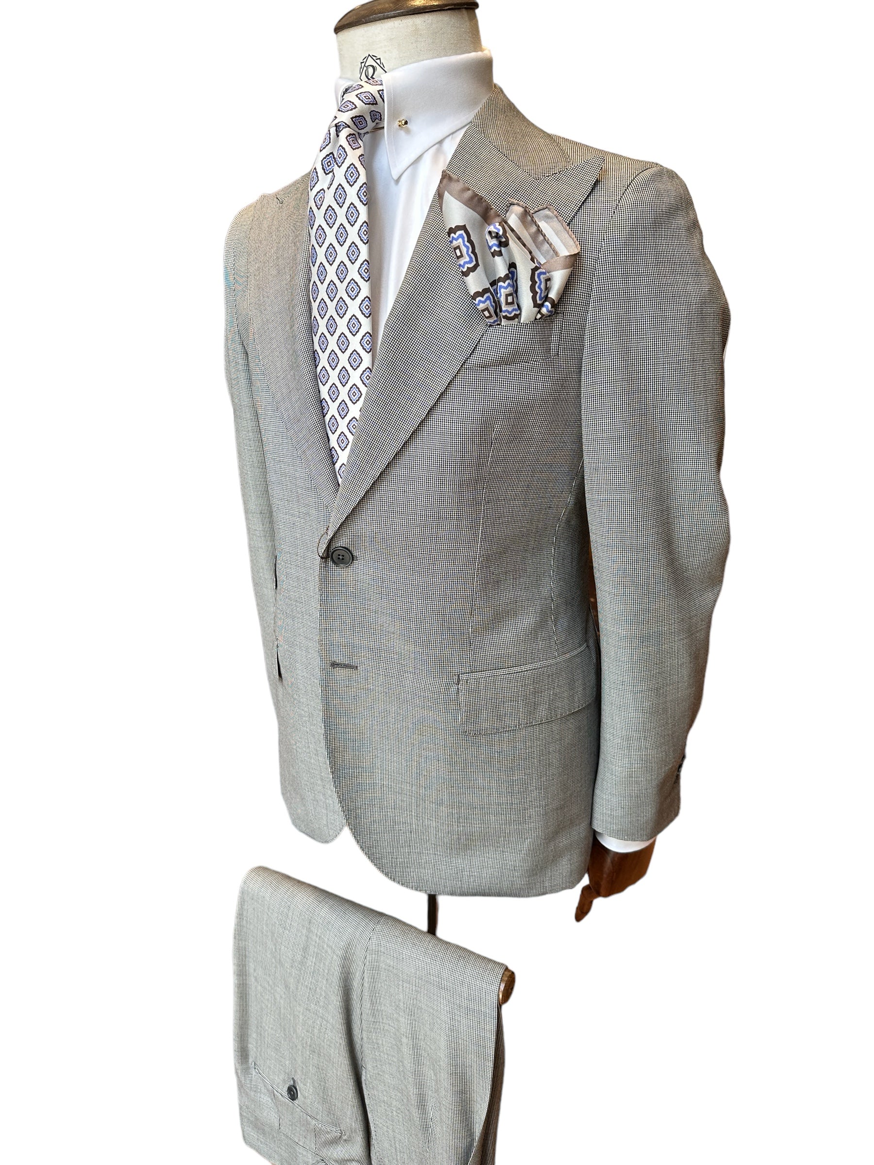single-breasted suit