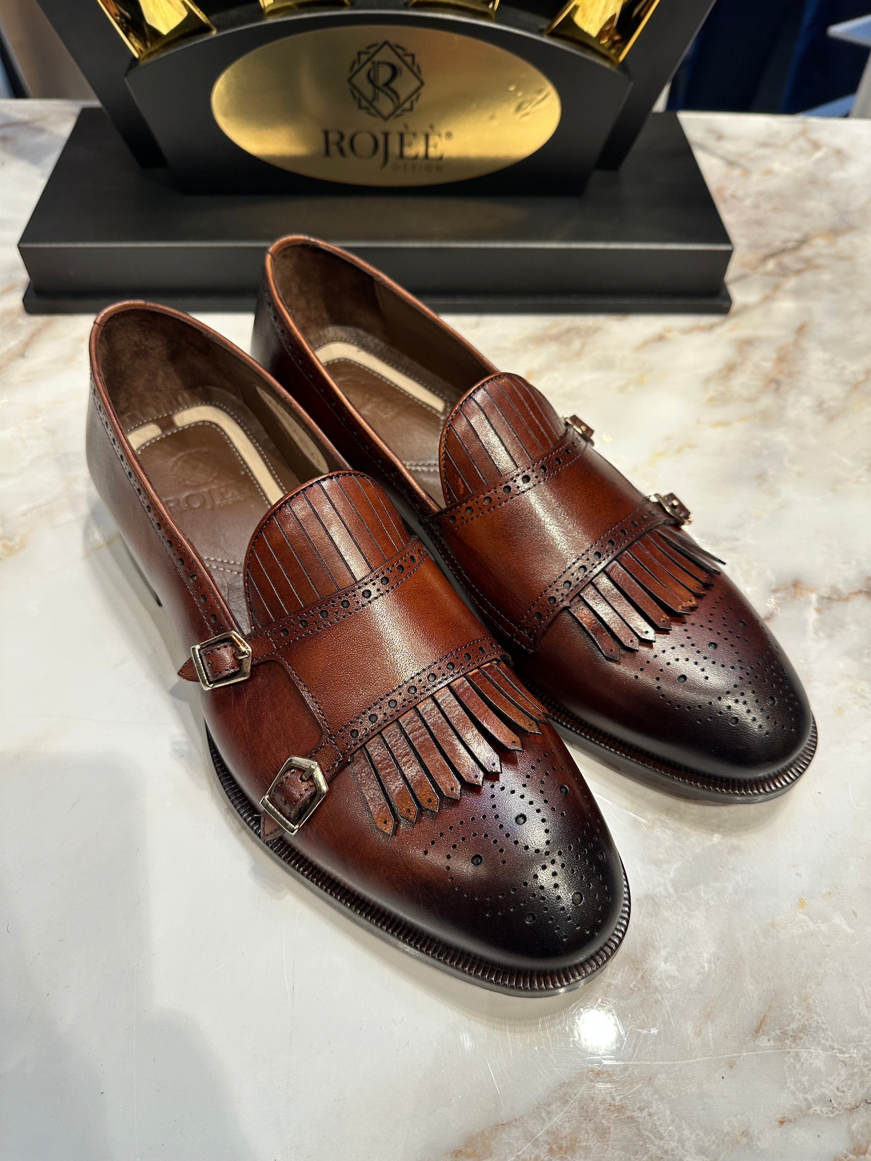 Slipper with fringes - double buckle