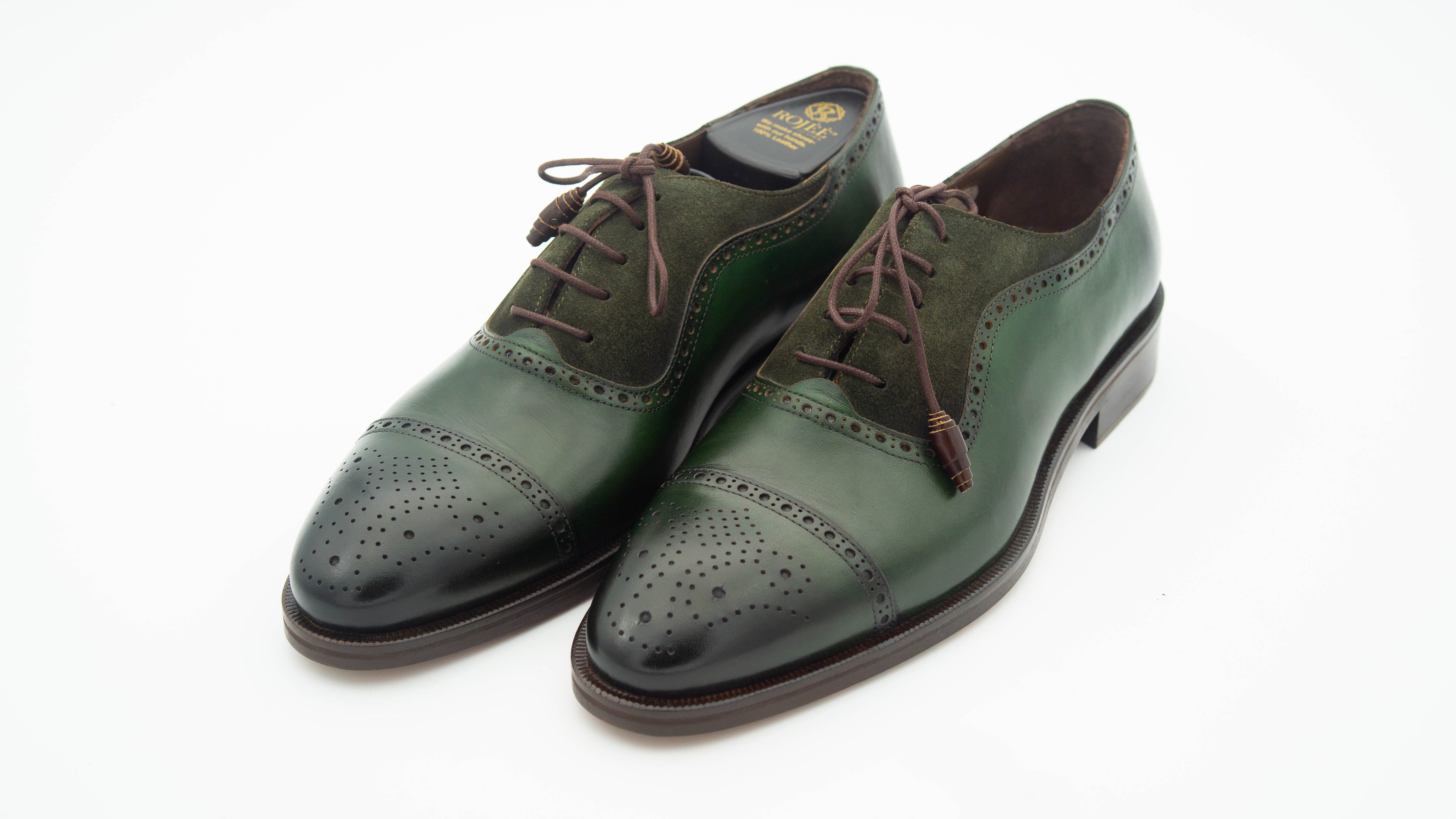 lace-up shoes with leather laces