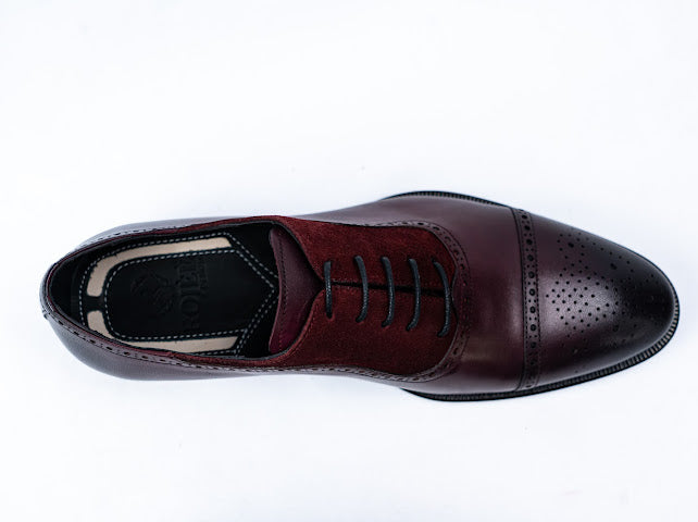 Schnürschuhe mit Schnürsenkel aus Leder