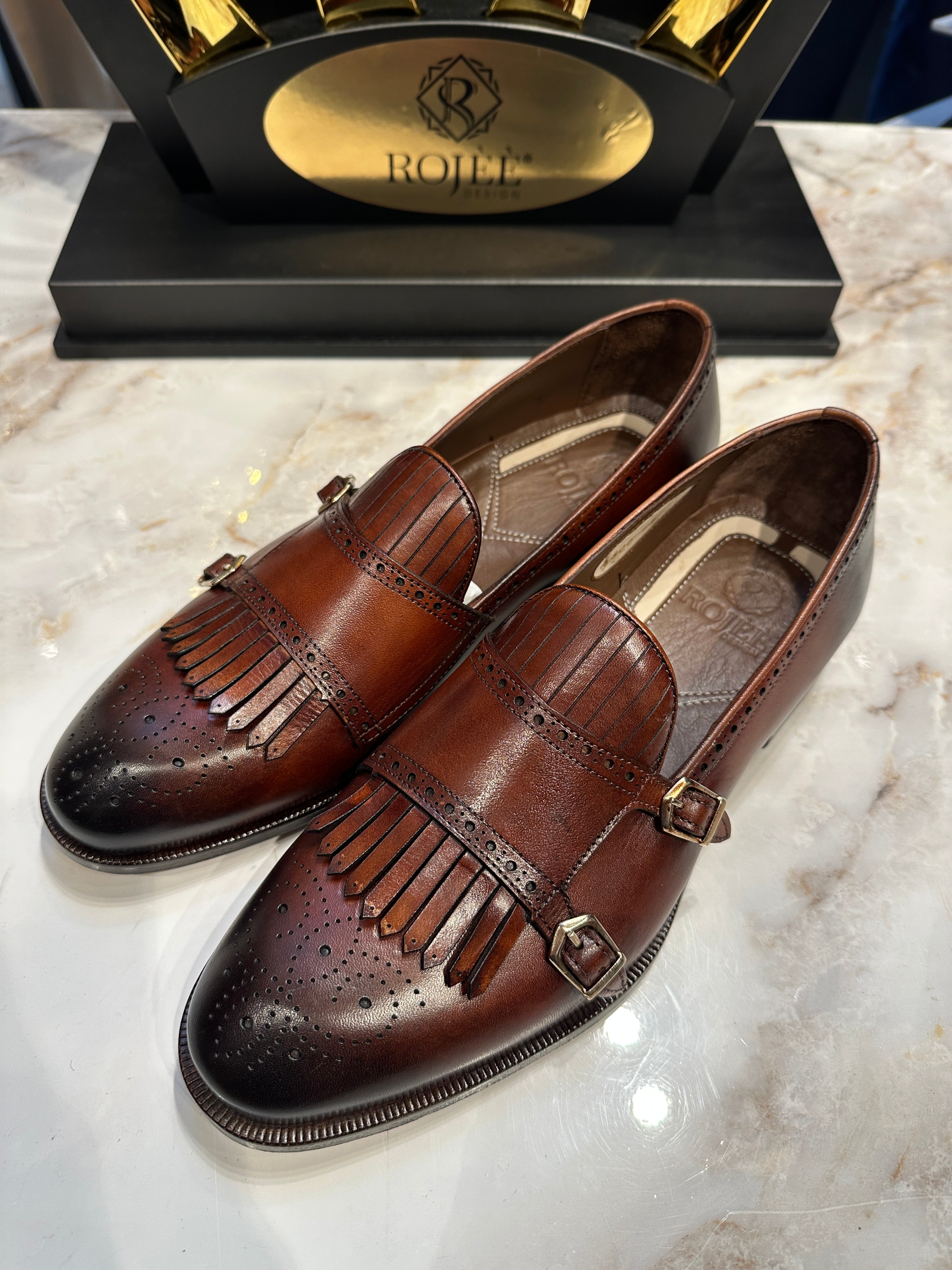 Slipper with fringes - double buckle