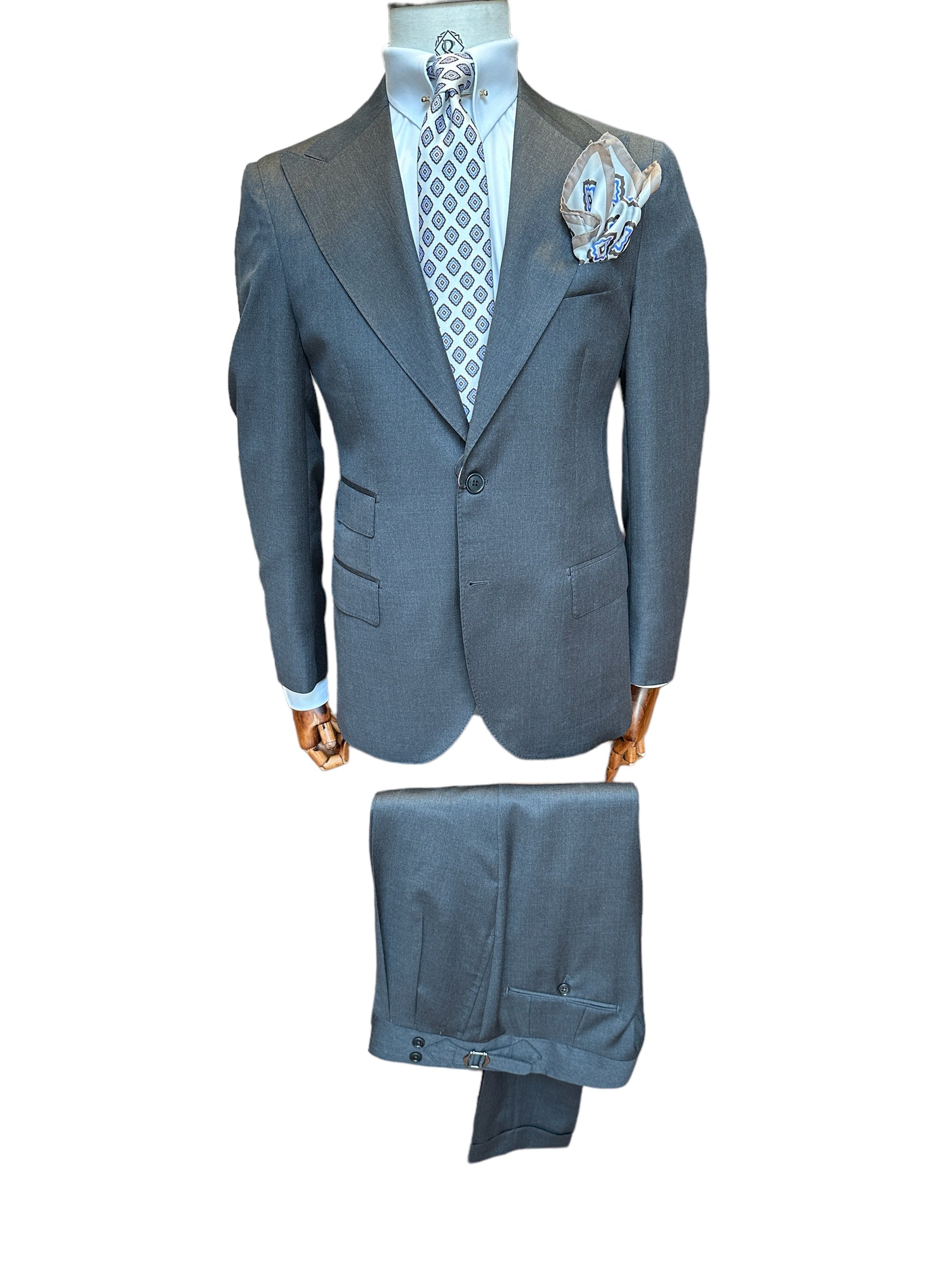 single-breasted suit