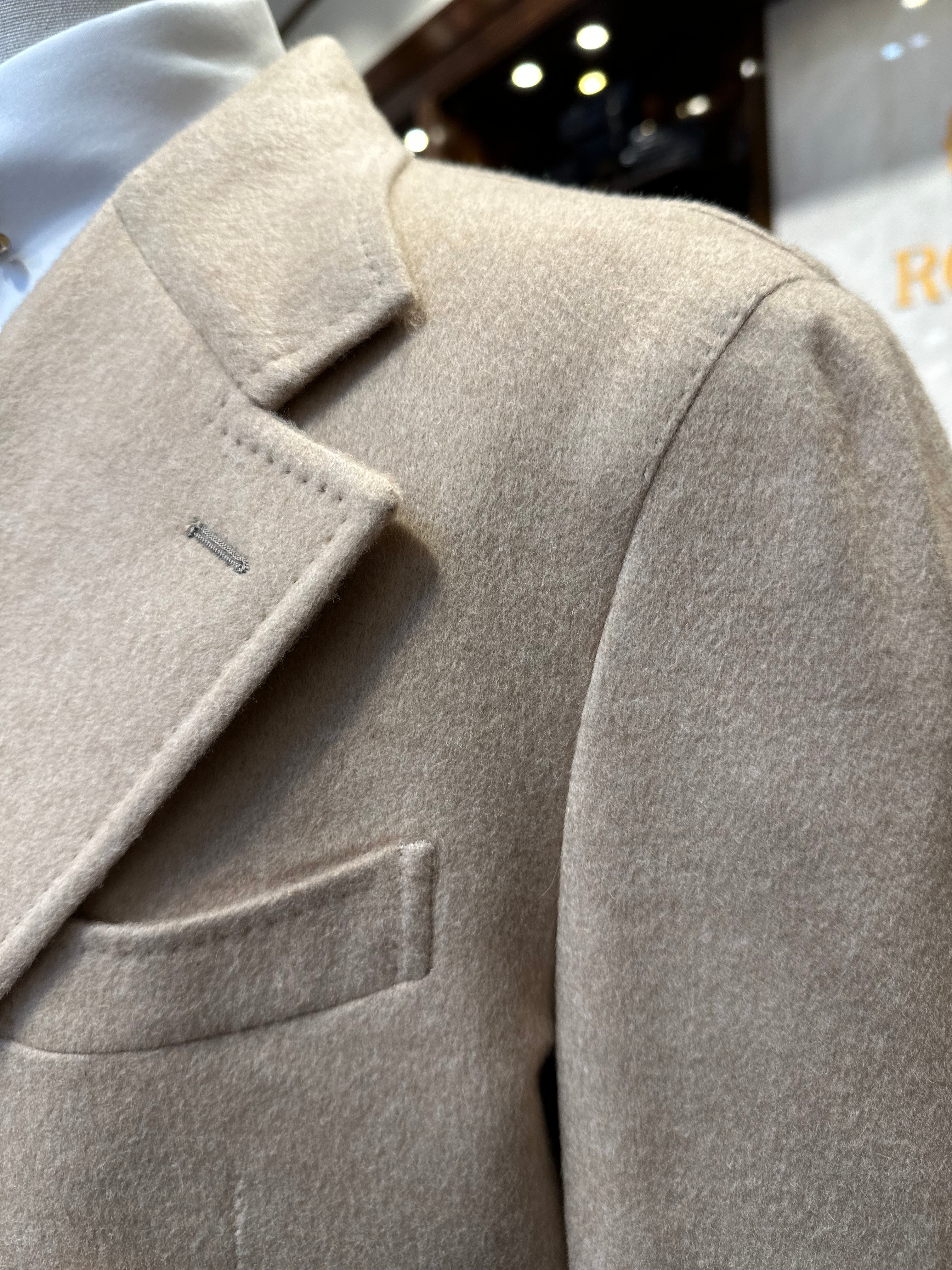 Coat 100% cashmere.