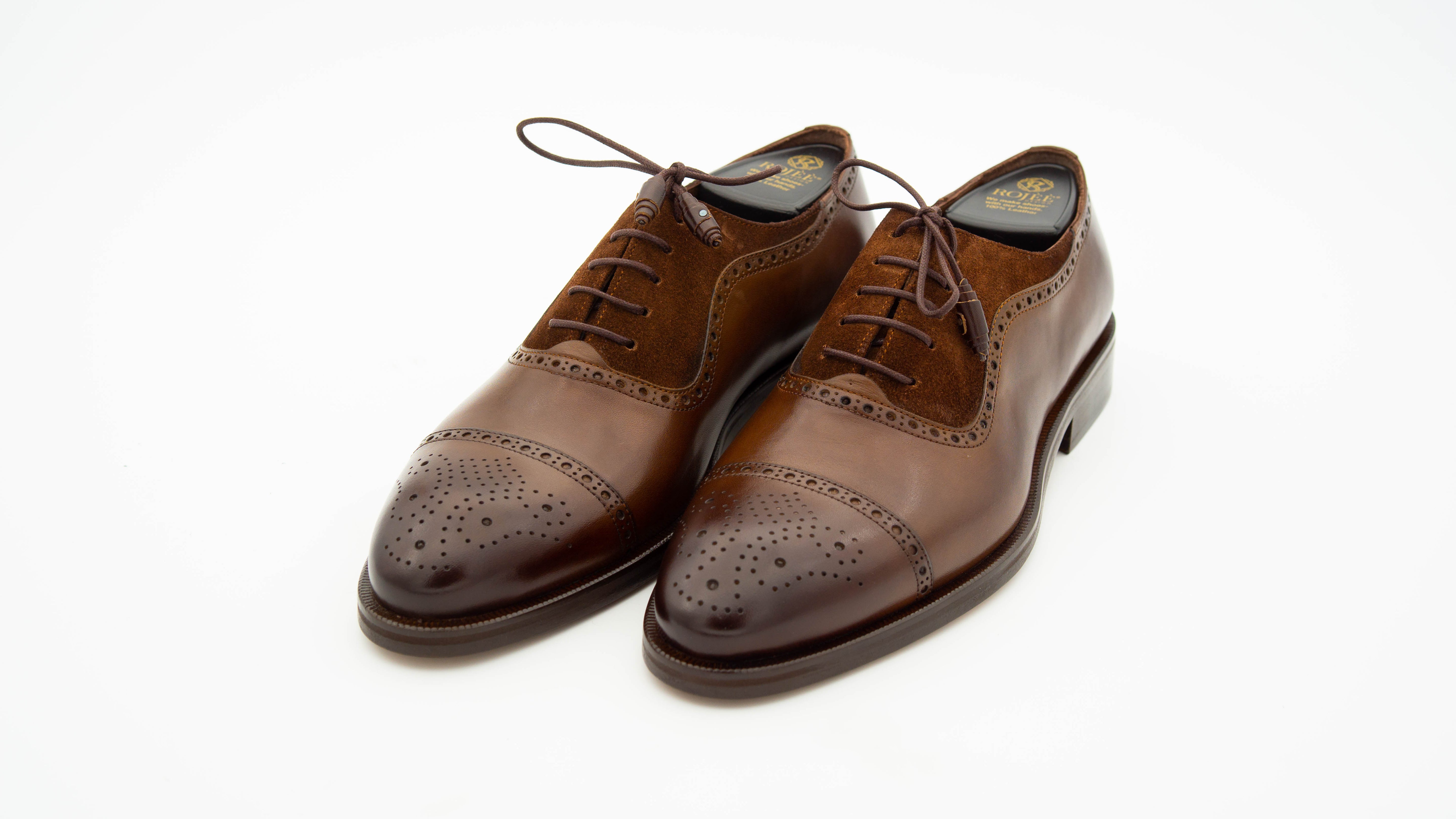 lace-up shoes with leather laces