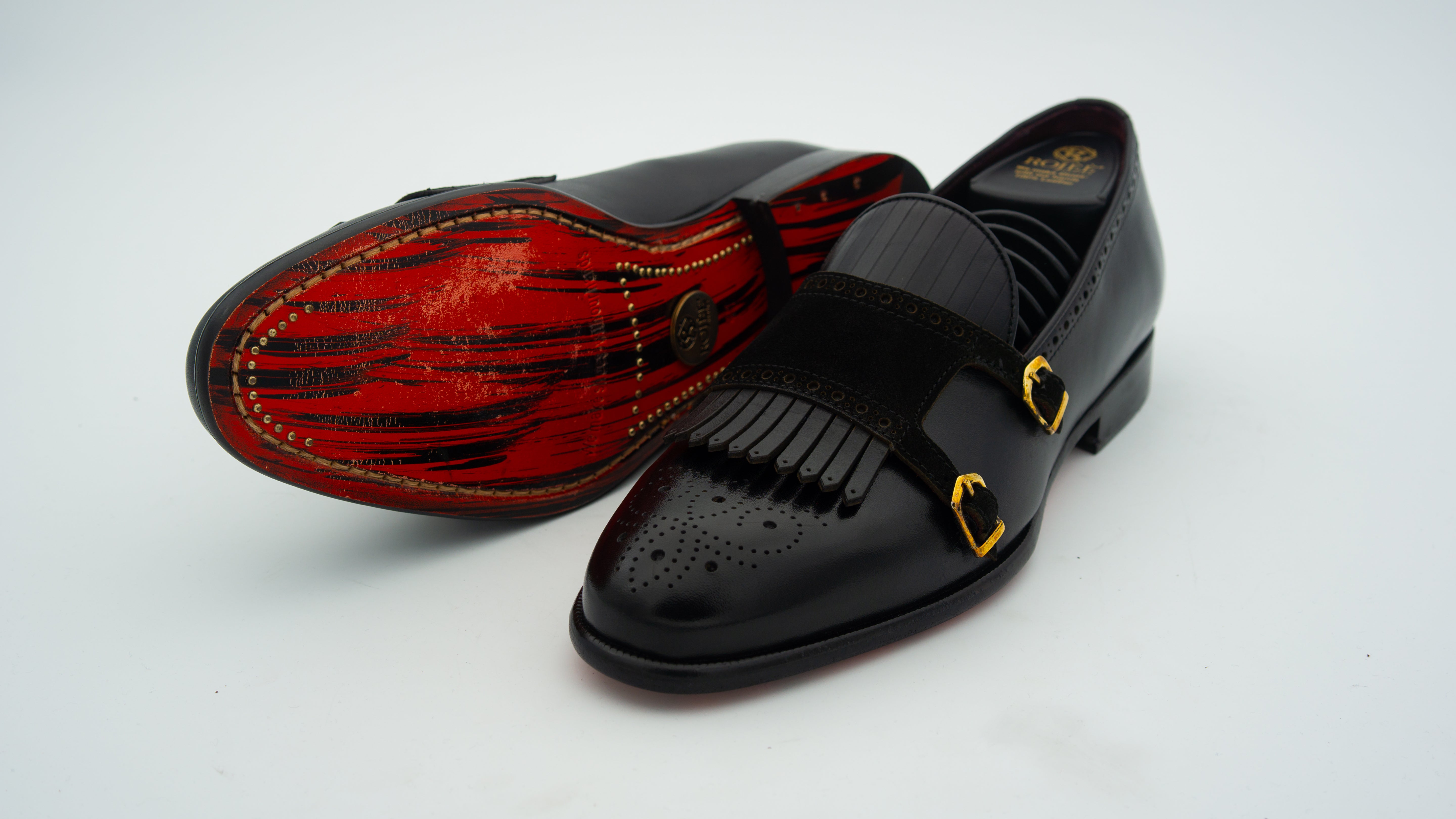 Slipper with fringes - double buckle