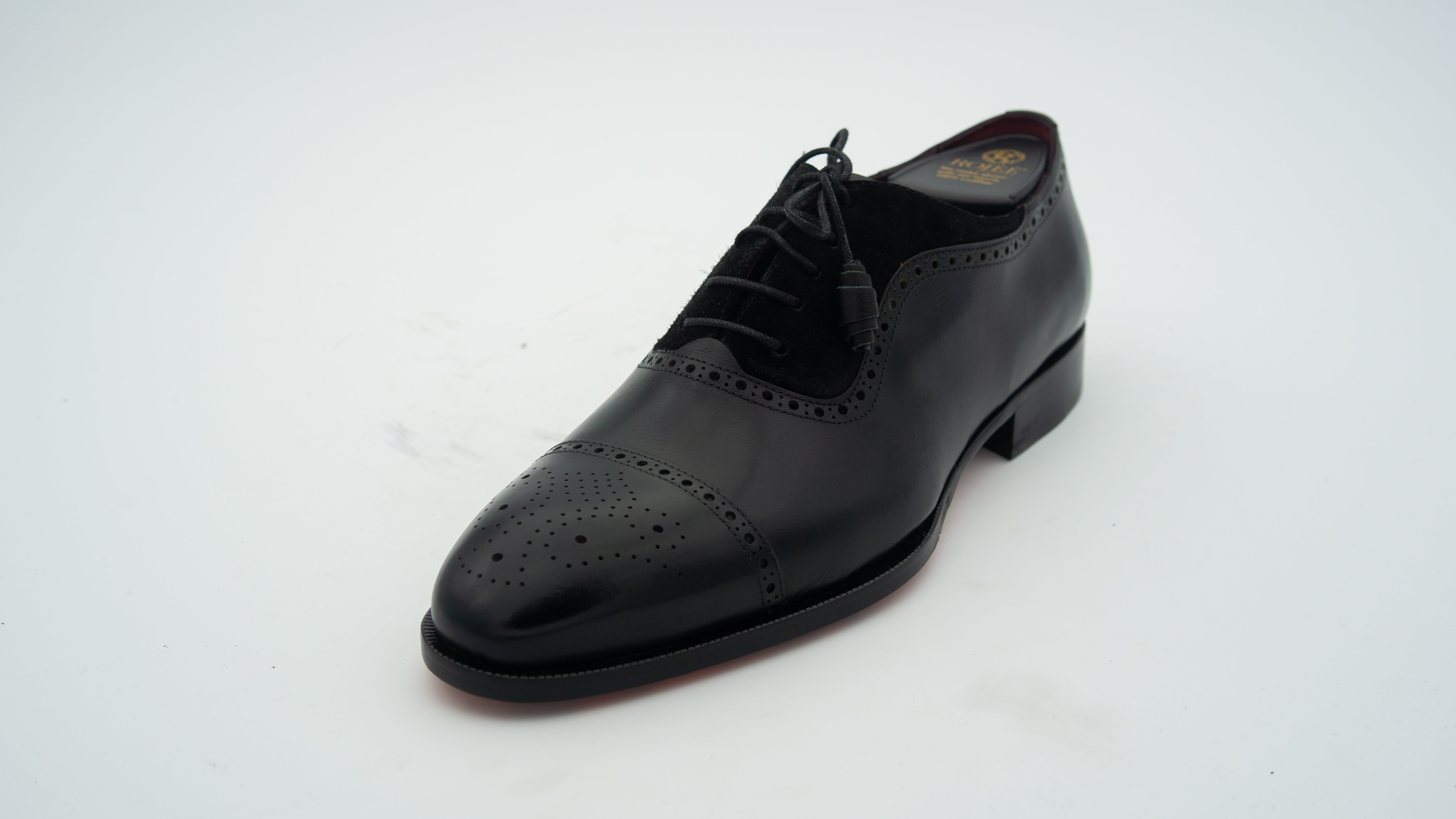 lace-up shoes with leather laces