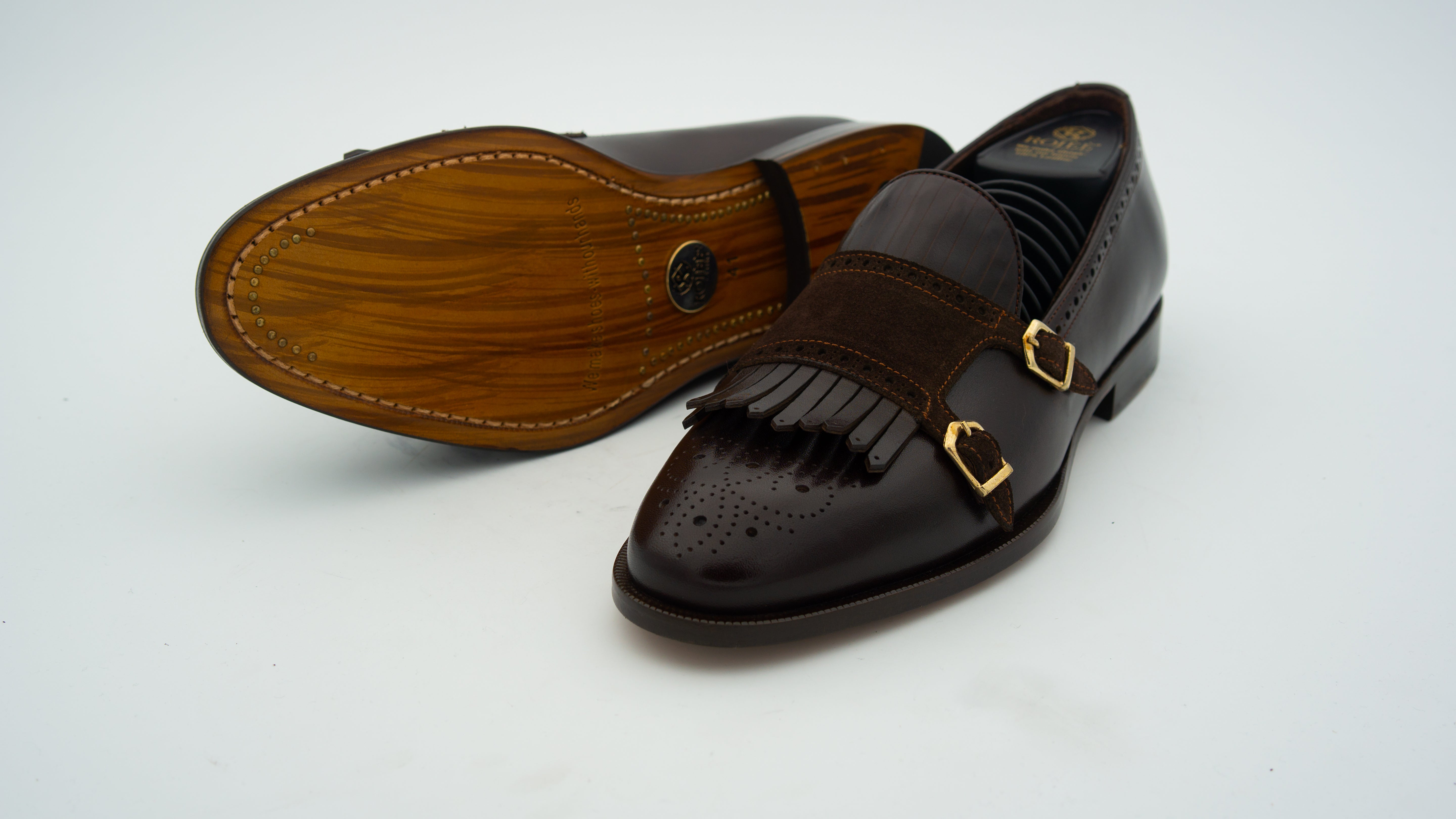 Slipper with fringes - double buckle