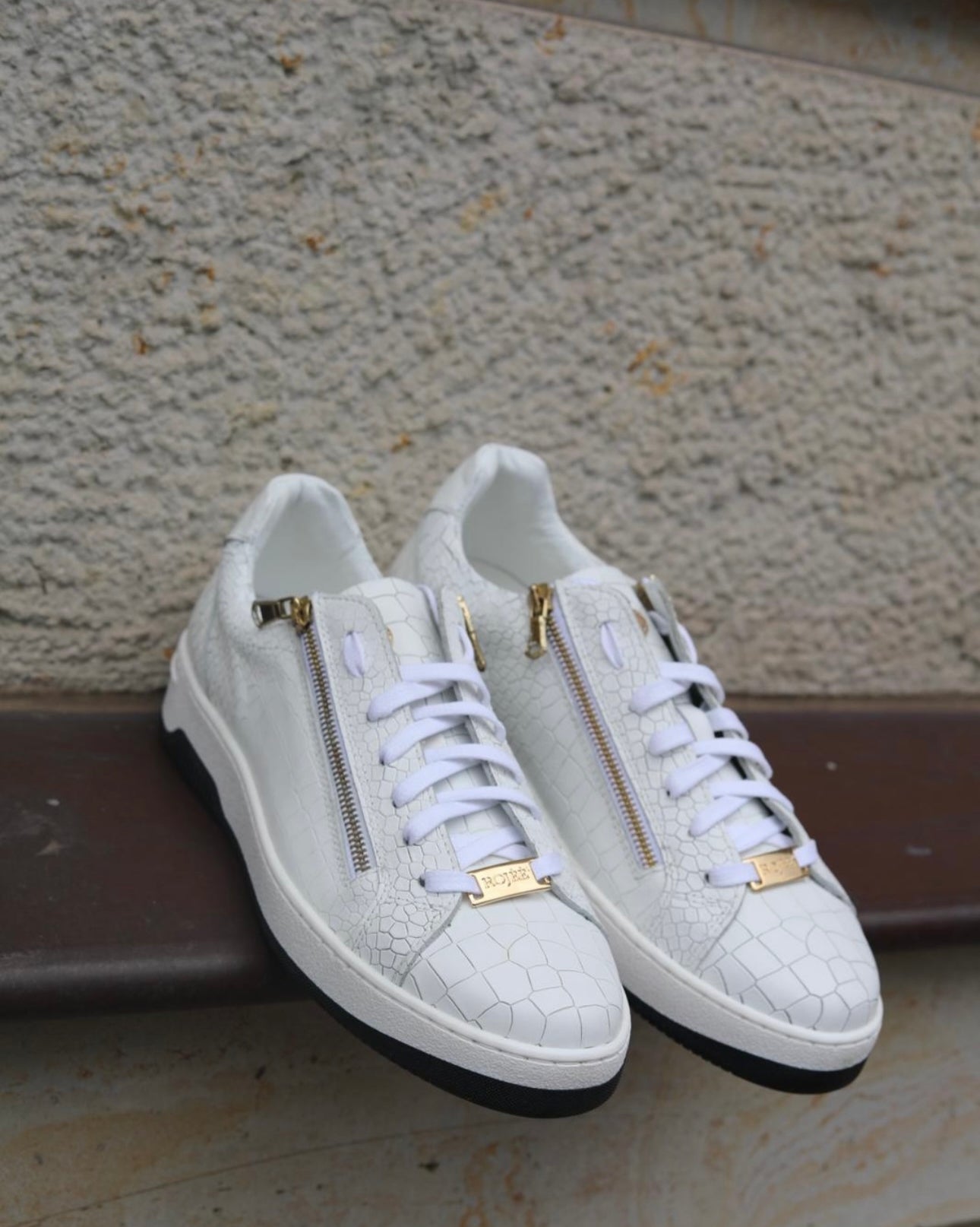 Sneaker mit Croco Prägung