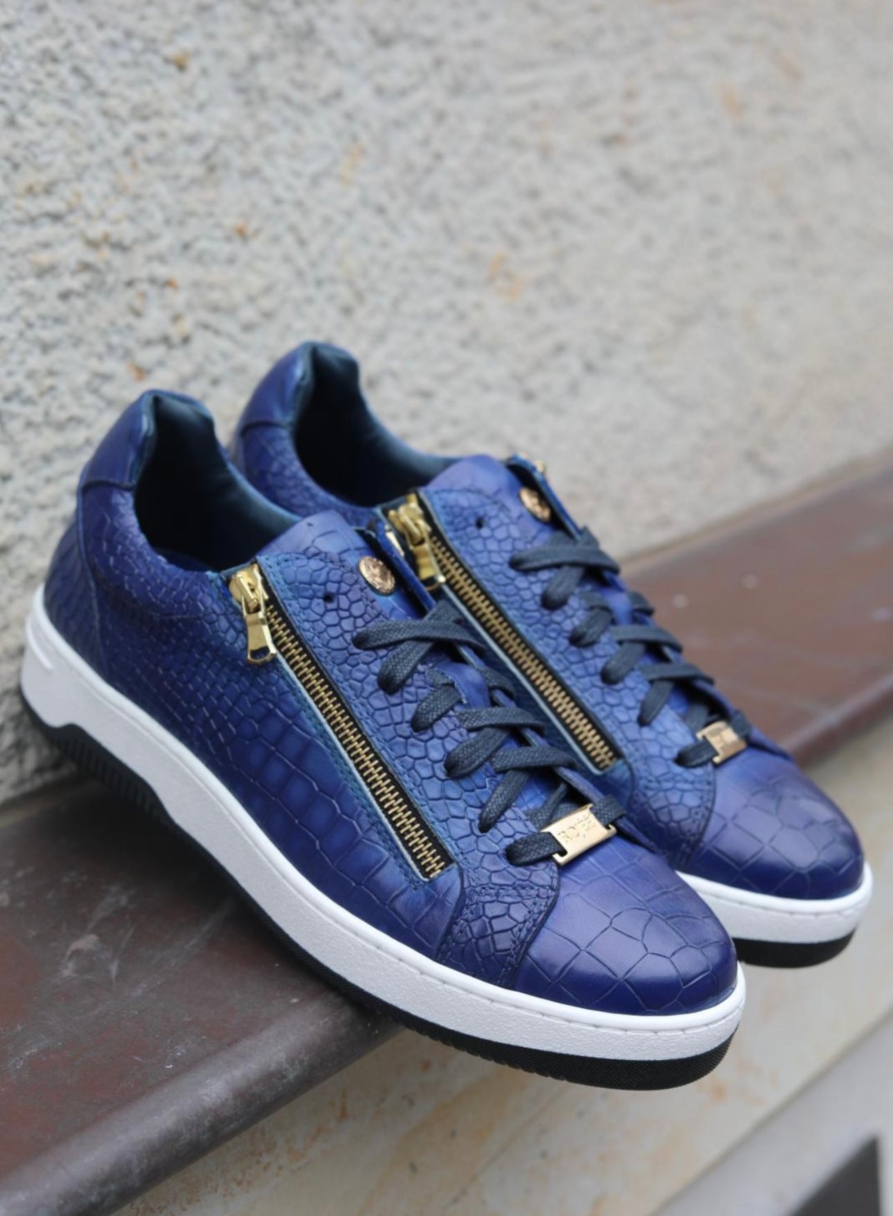 Sneaker mit Croco Prägung