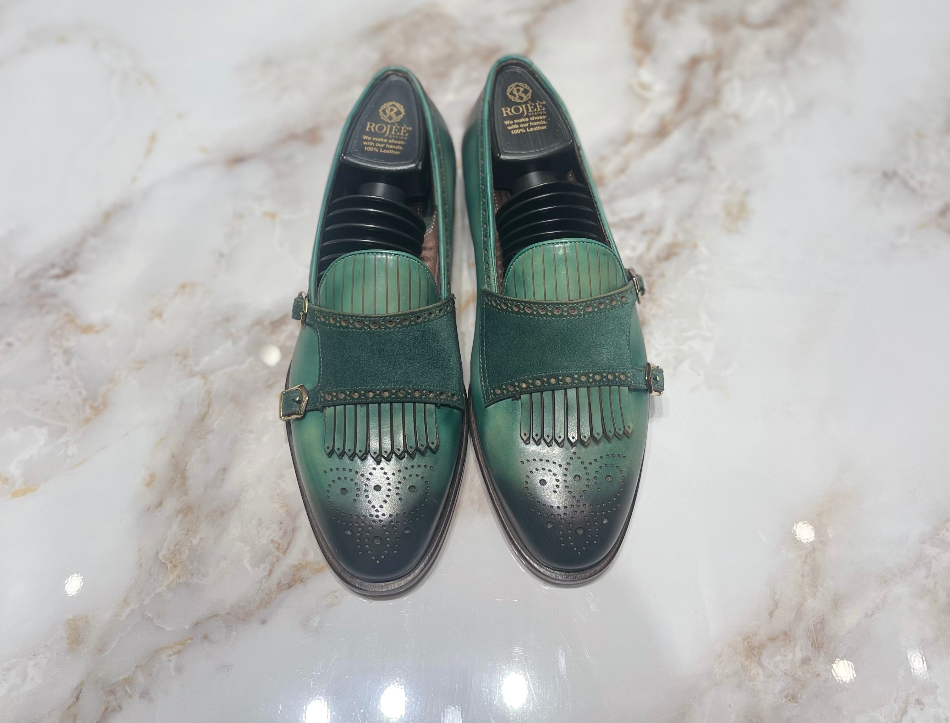 Slipper with fringes - double buckle