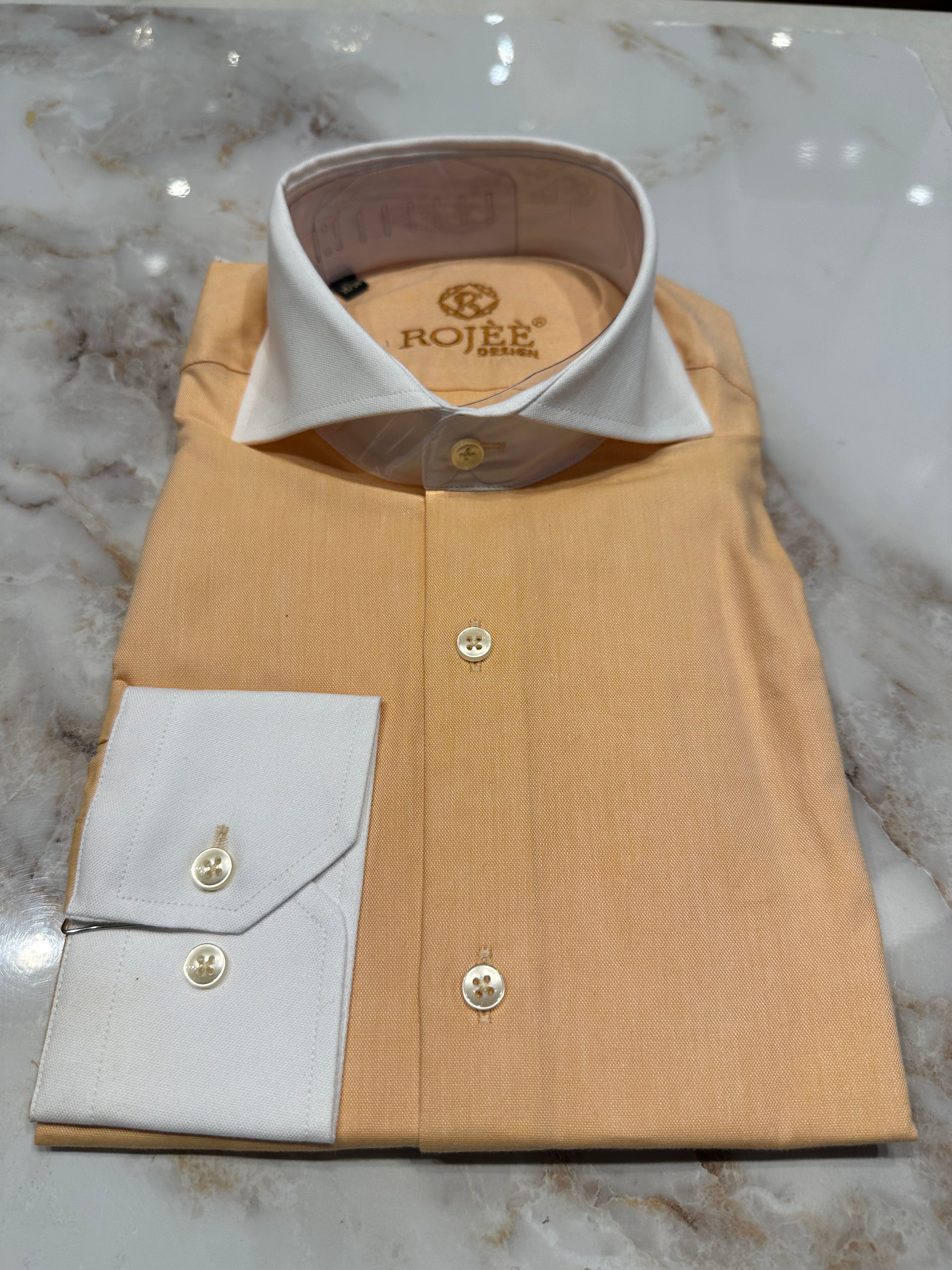 Salmon-colored shirt with white collar / shark collar / round collar / point collar