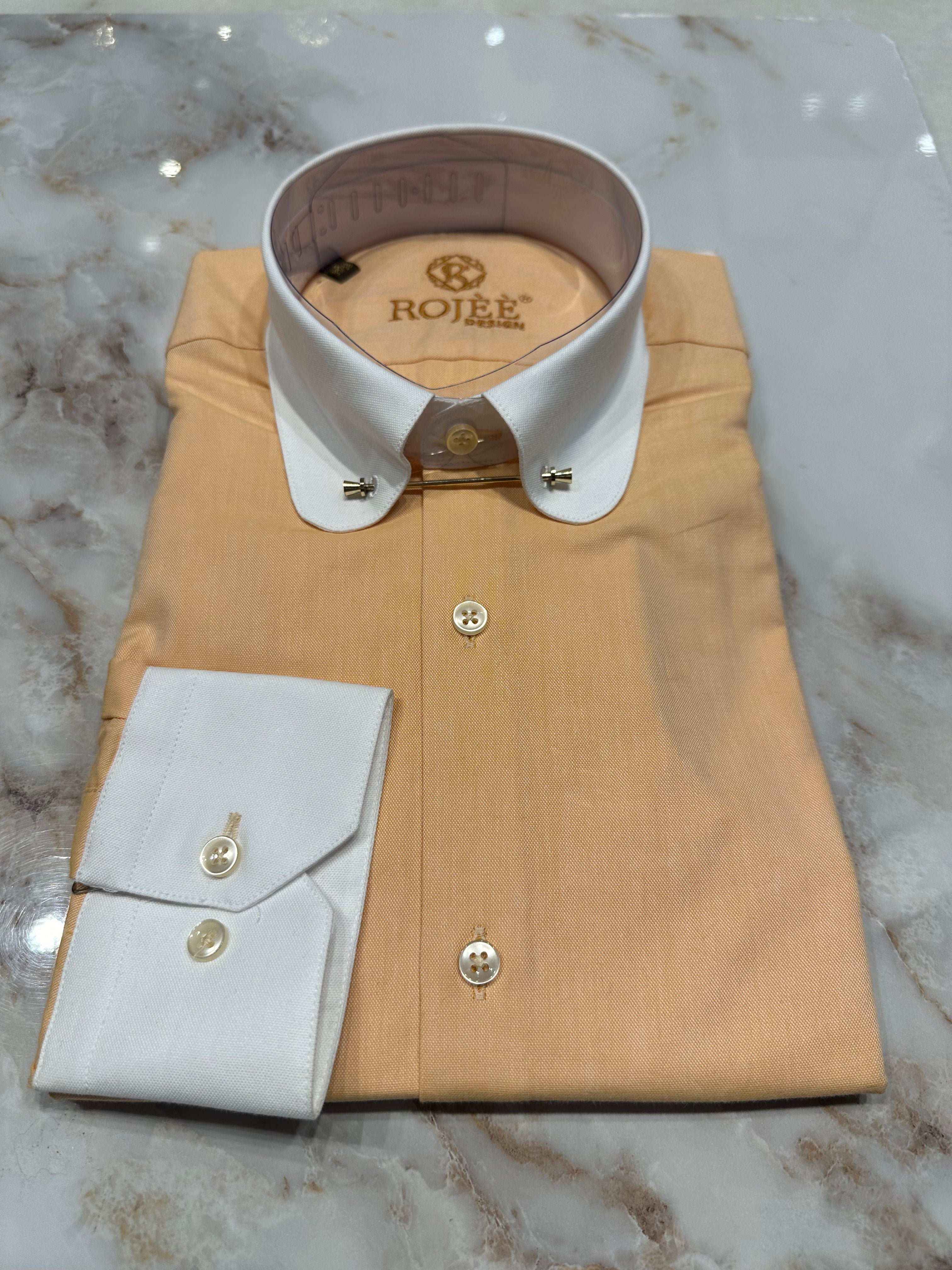 Salmon-colored shirt with white collar / shark collar / round collar / point collar