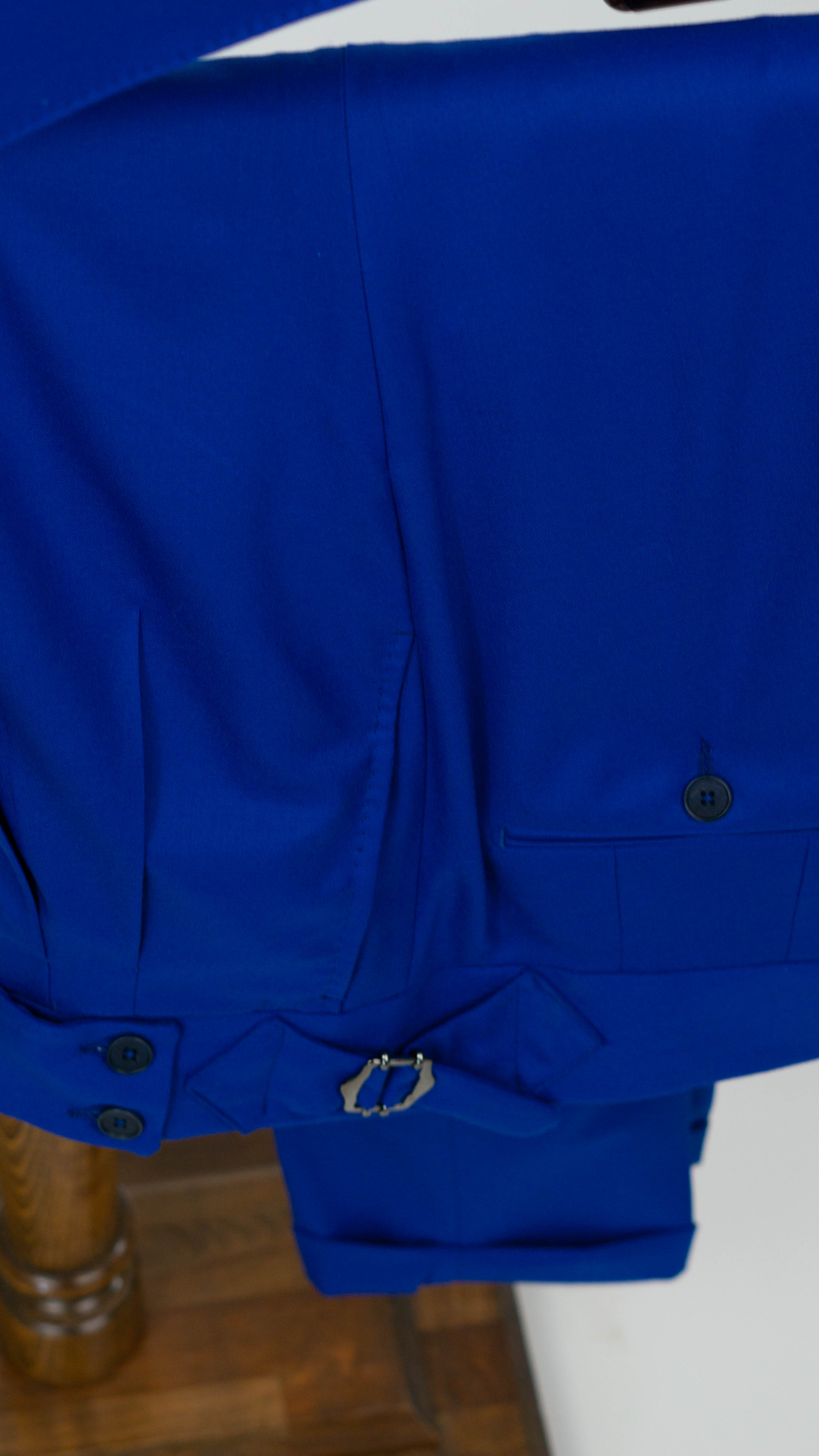 Double-breasted suit in blue