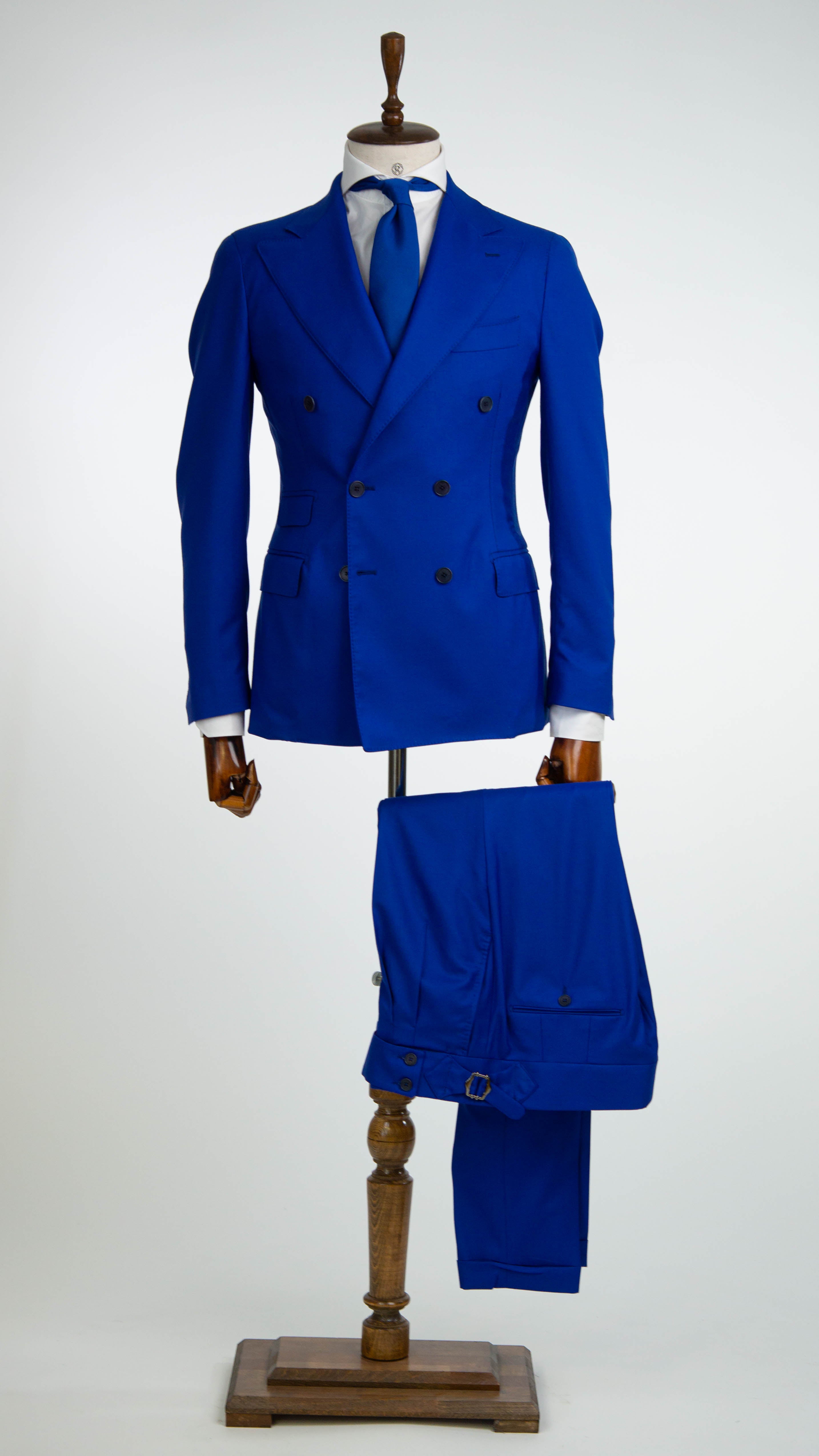 Double-breasted suit in blue