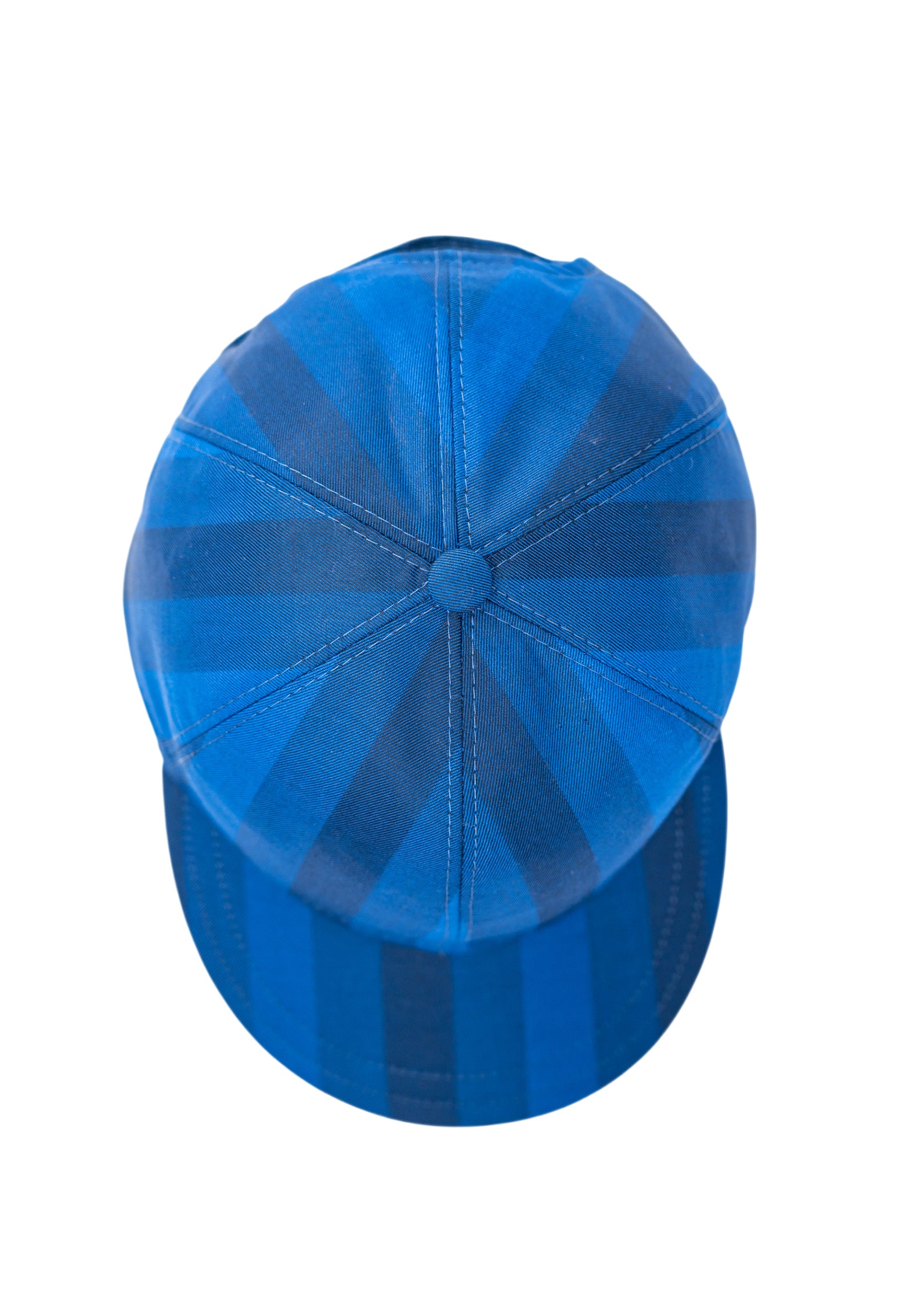 Super 140’s Wool Cap

Zeitlose Eleganz. Feinste Materialien. Italienische Handwerkskunst.