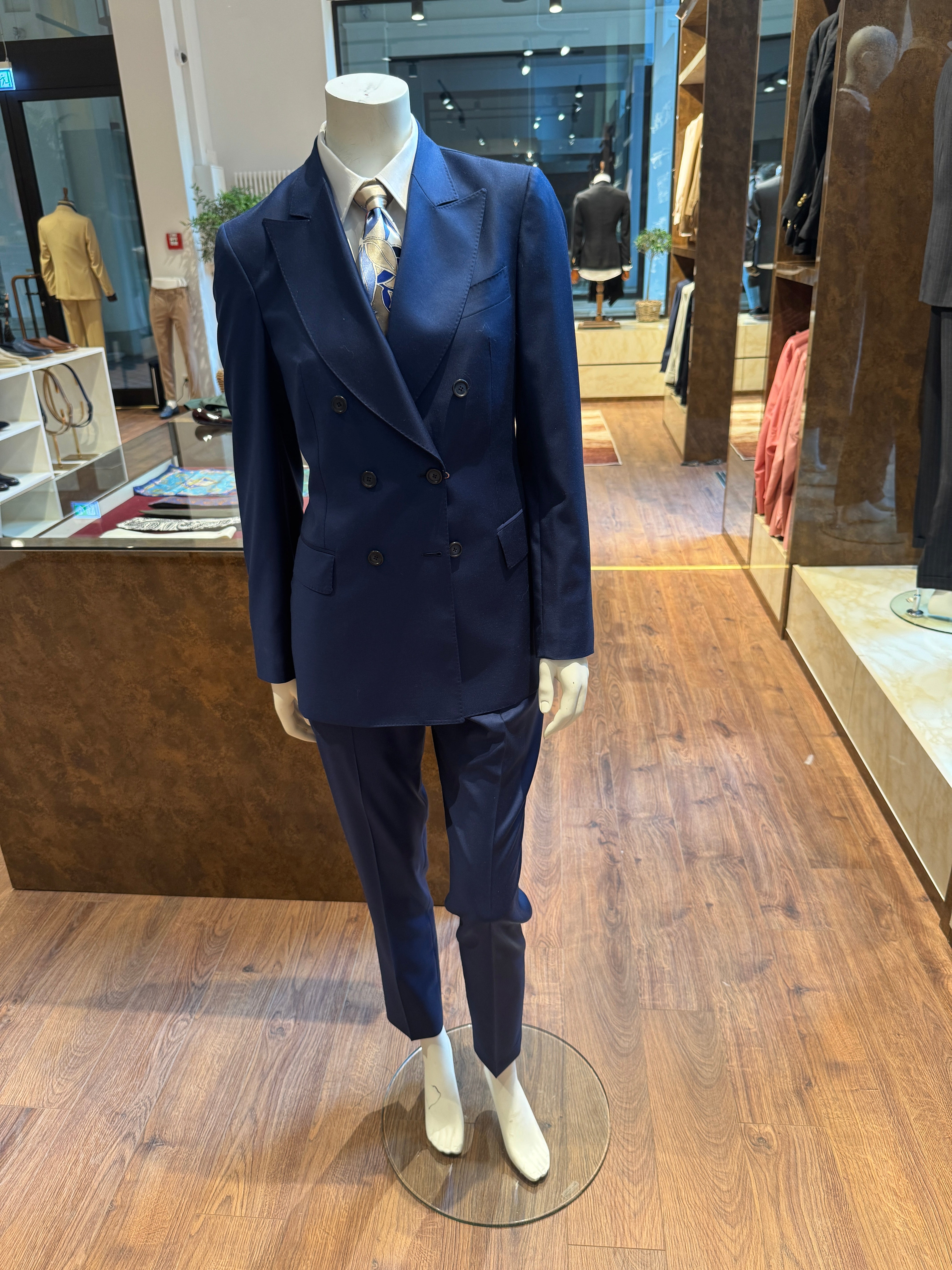 Damenanzüge Farbe Blau Stoffmarke Loro Piana