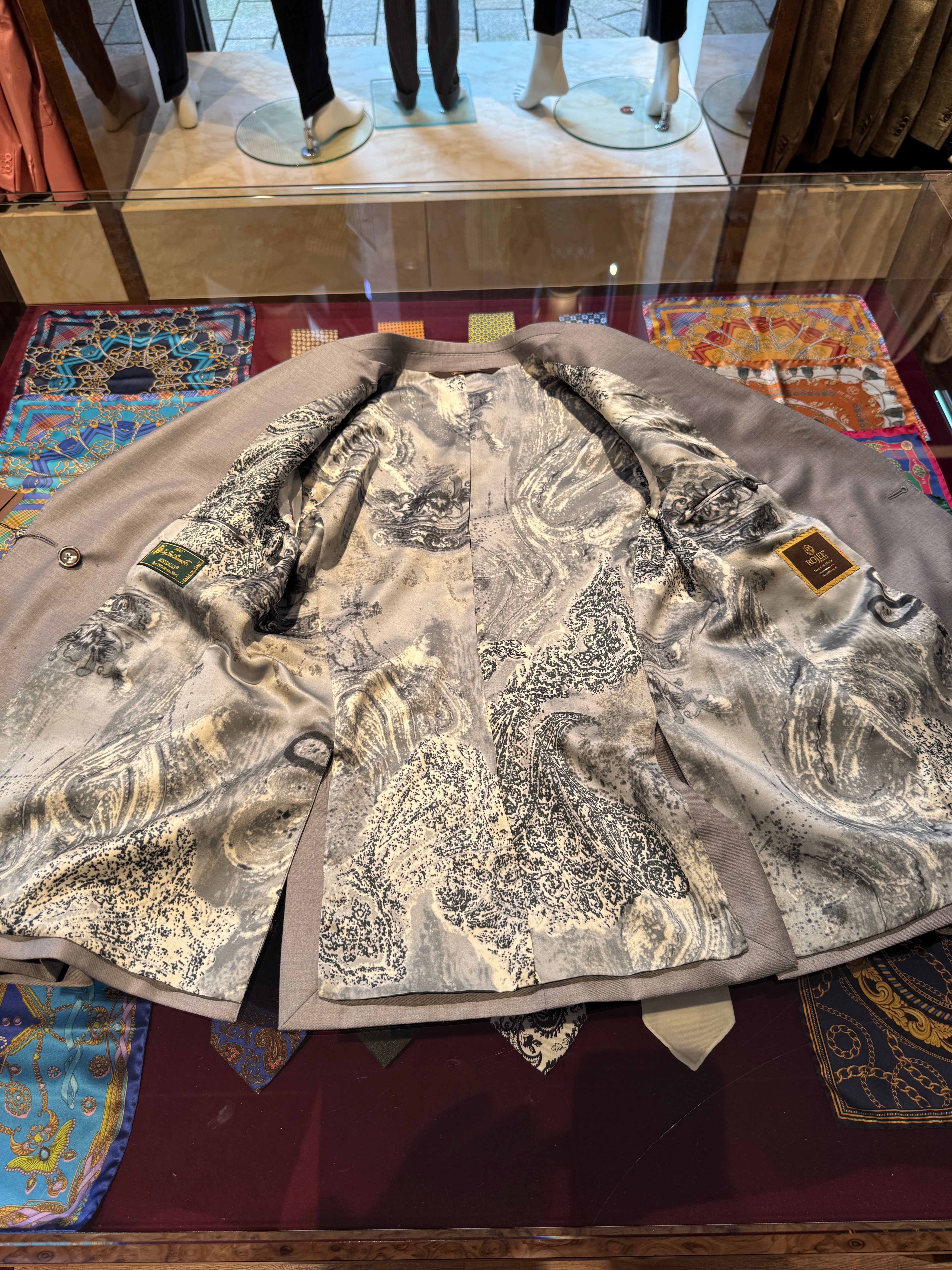 Damenanzüge Farbe Grau Stoffmarke Loro Piana
