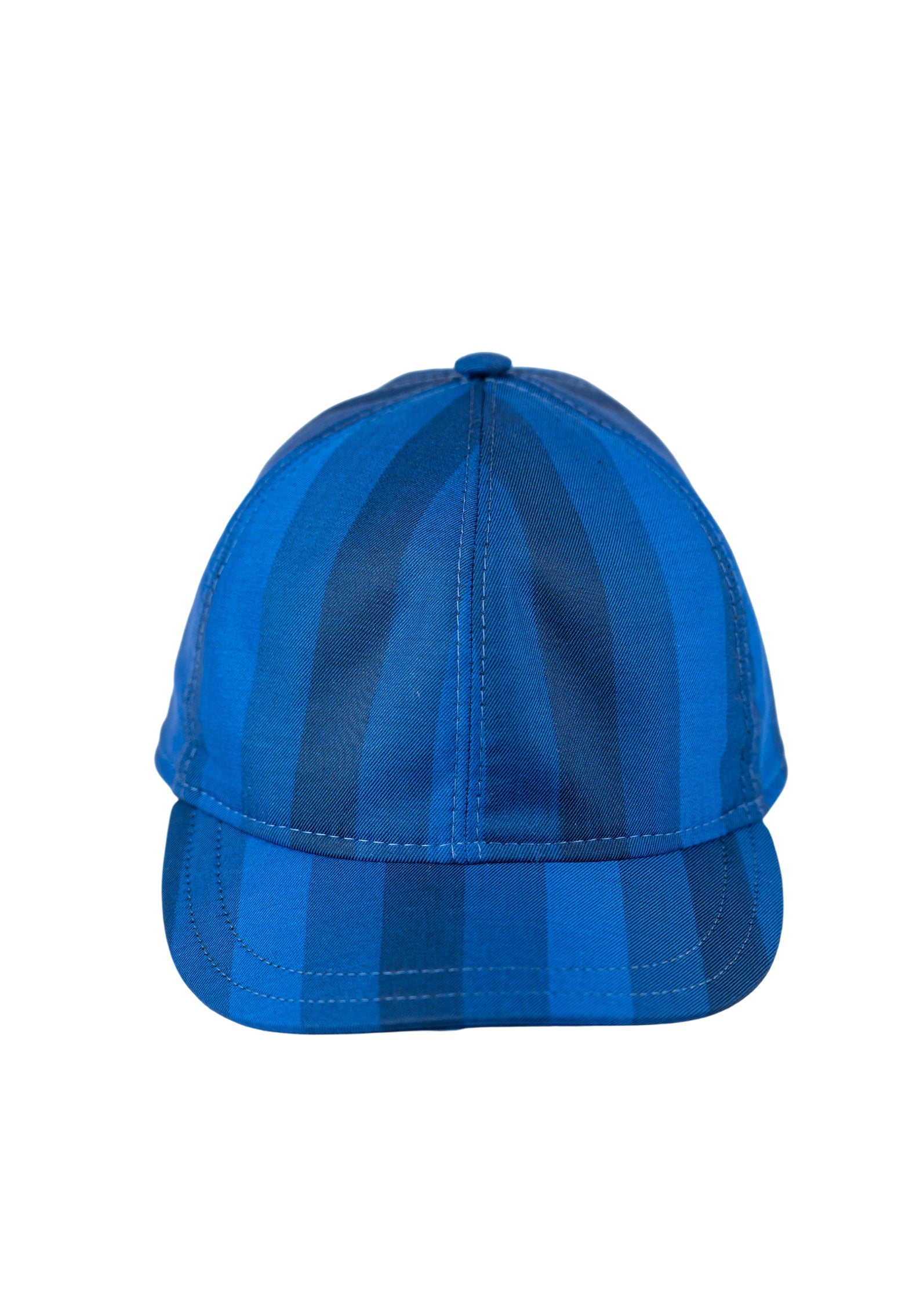 Super 140’s Wool Cap

Zeitlose Eleganz. Feinste Materialien. Italienische Handwerkskunst.