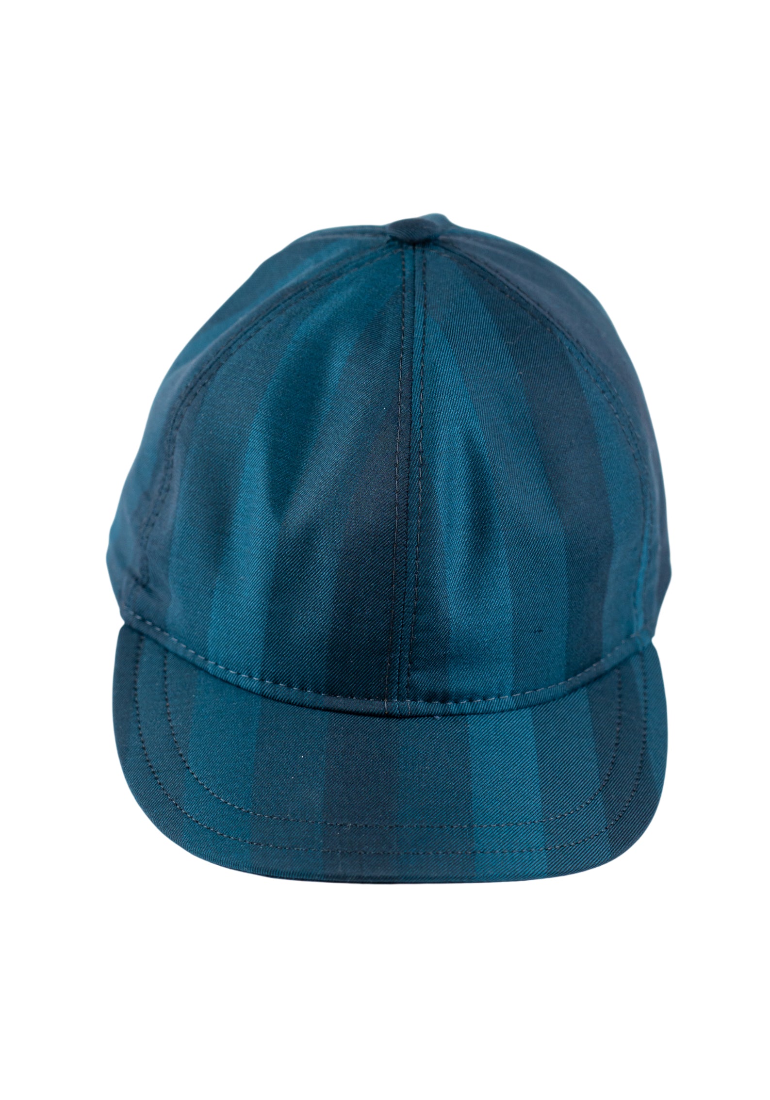 Super 140’s Wool Cap

Zeitlose Eleganz. Feinste Materialien. Italienische Handwerkskunst.