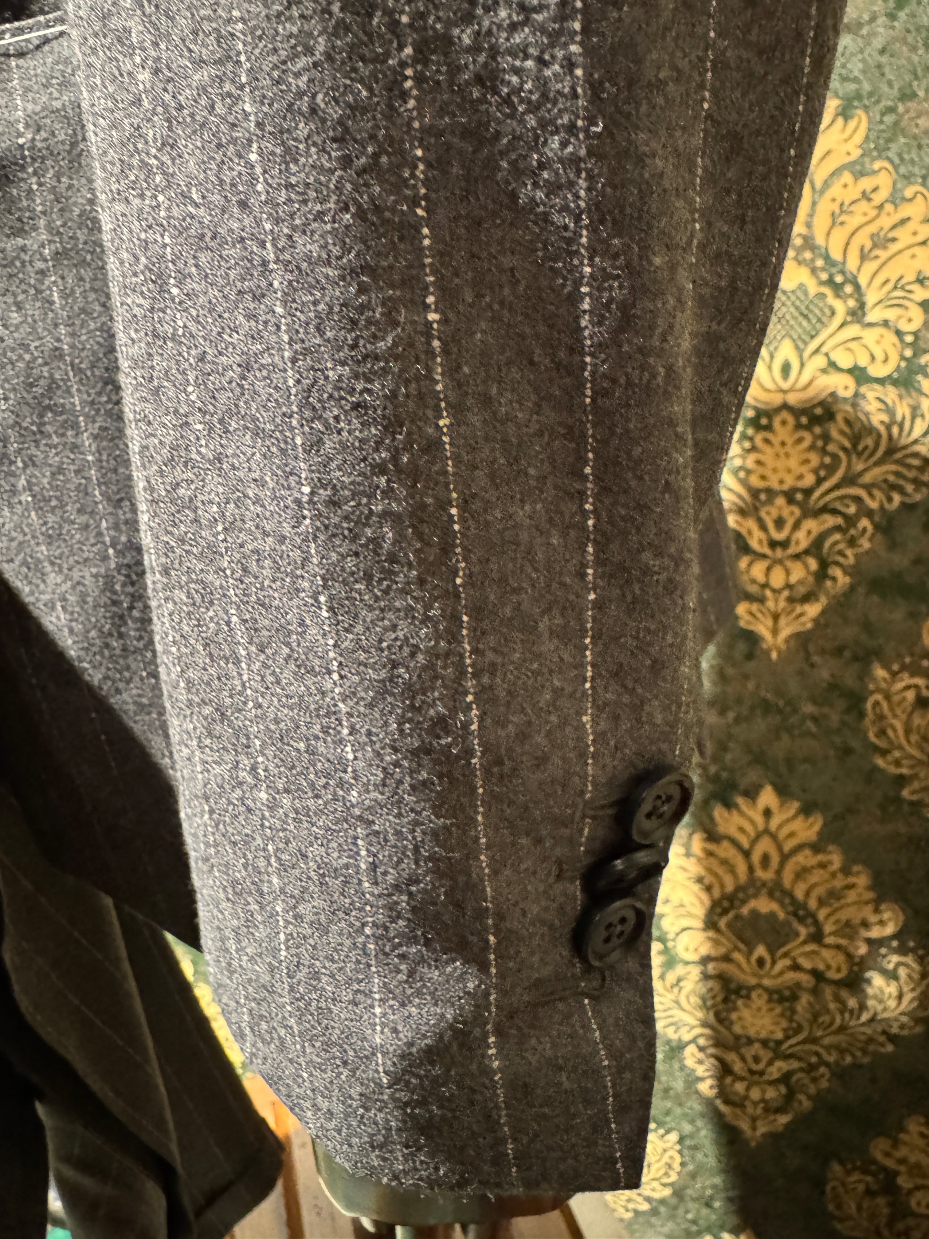 Zweireihiger Grau Nadelstreifenanzug