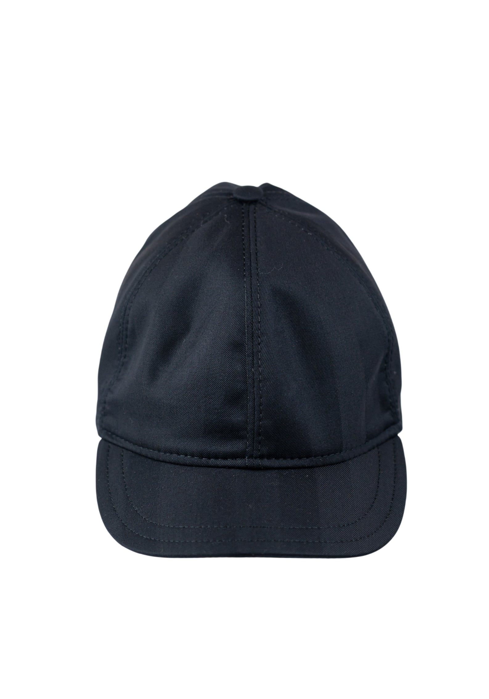 Super 140’s Wool Cap

Zeitlose Eleganz. Feinste Materialien. Italienische Handwerkskunst.