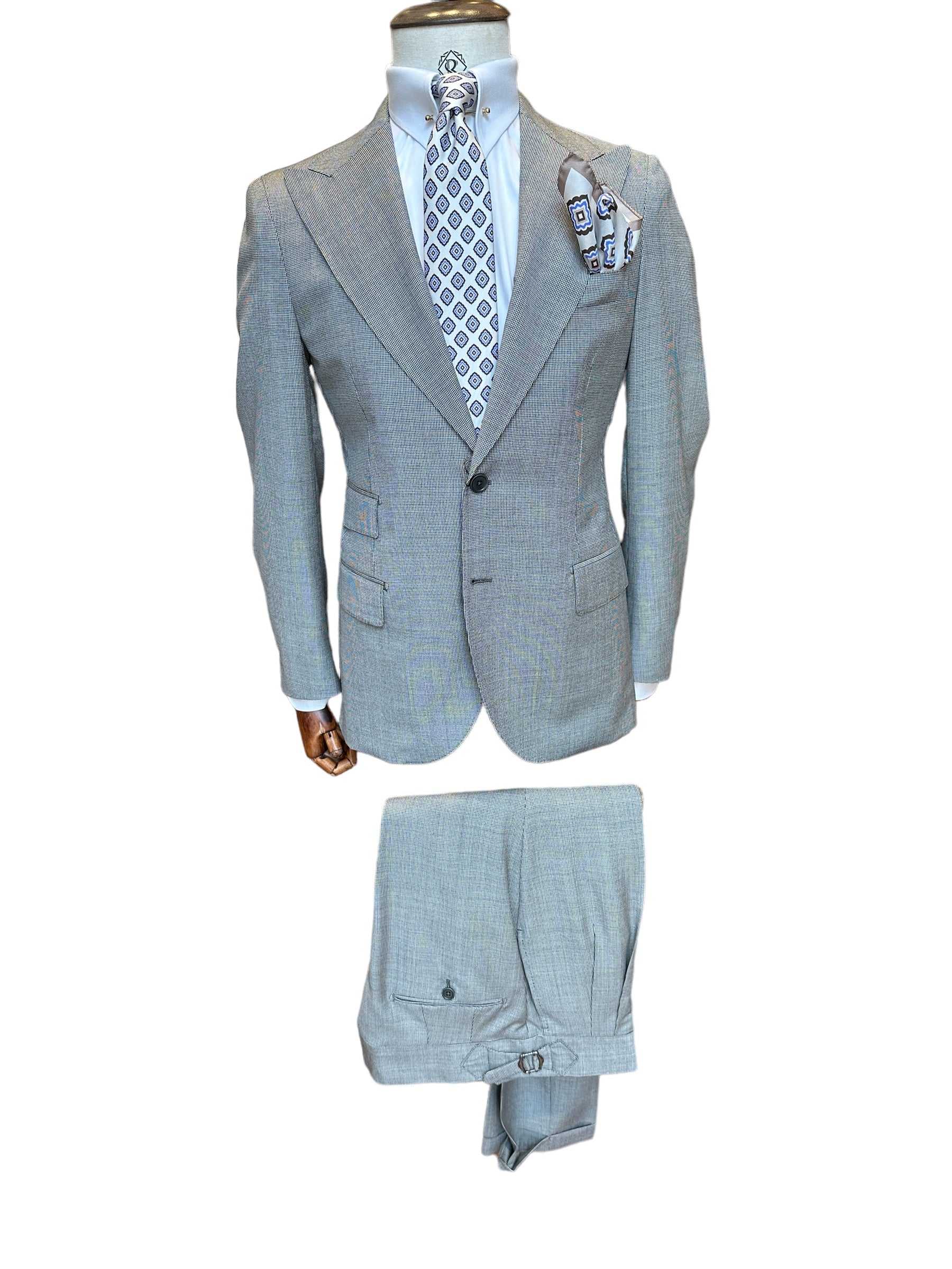 single-breasted suit