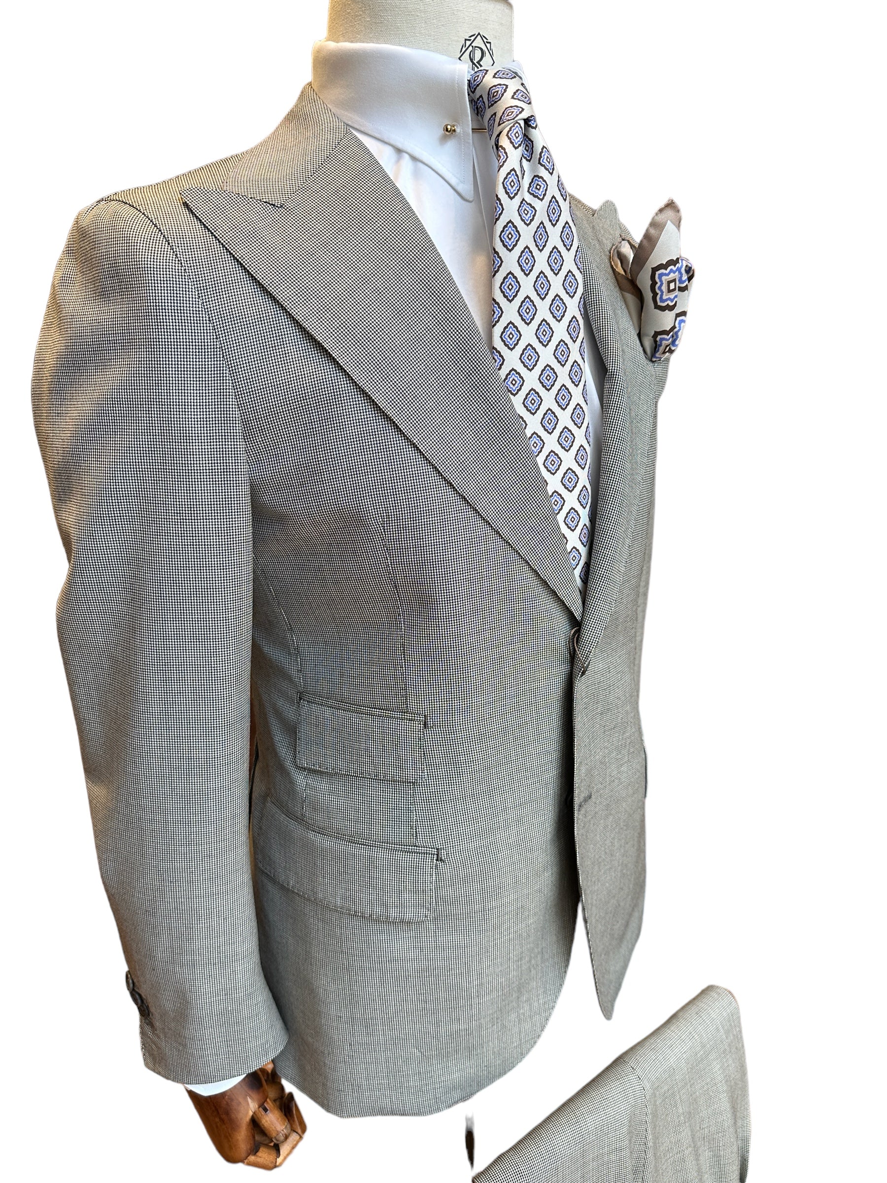 single-breasted suit