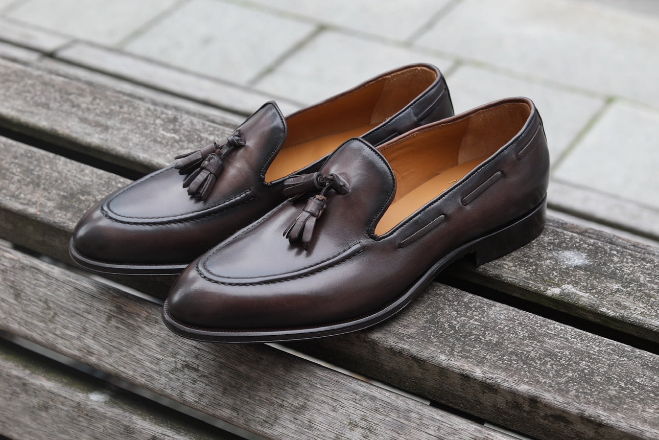 Loafer with pompom