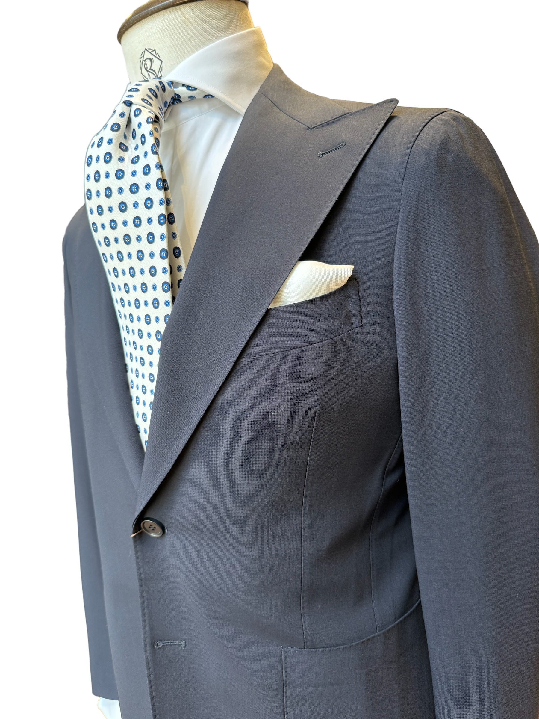single-breasted suit