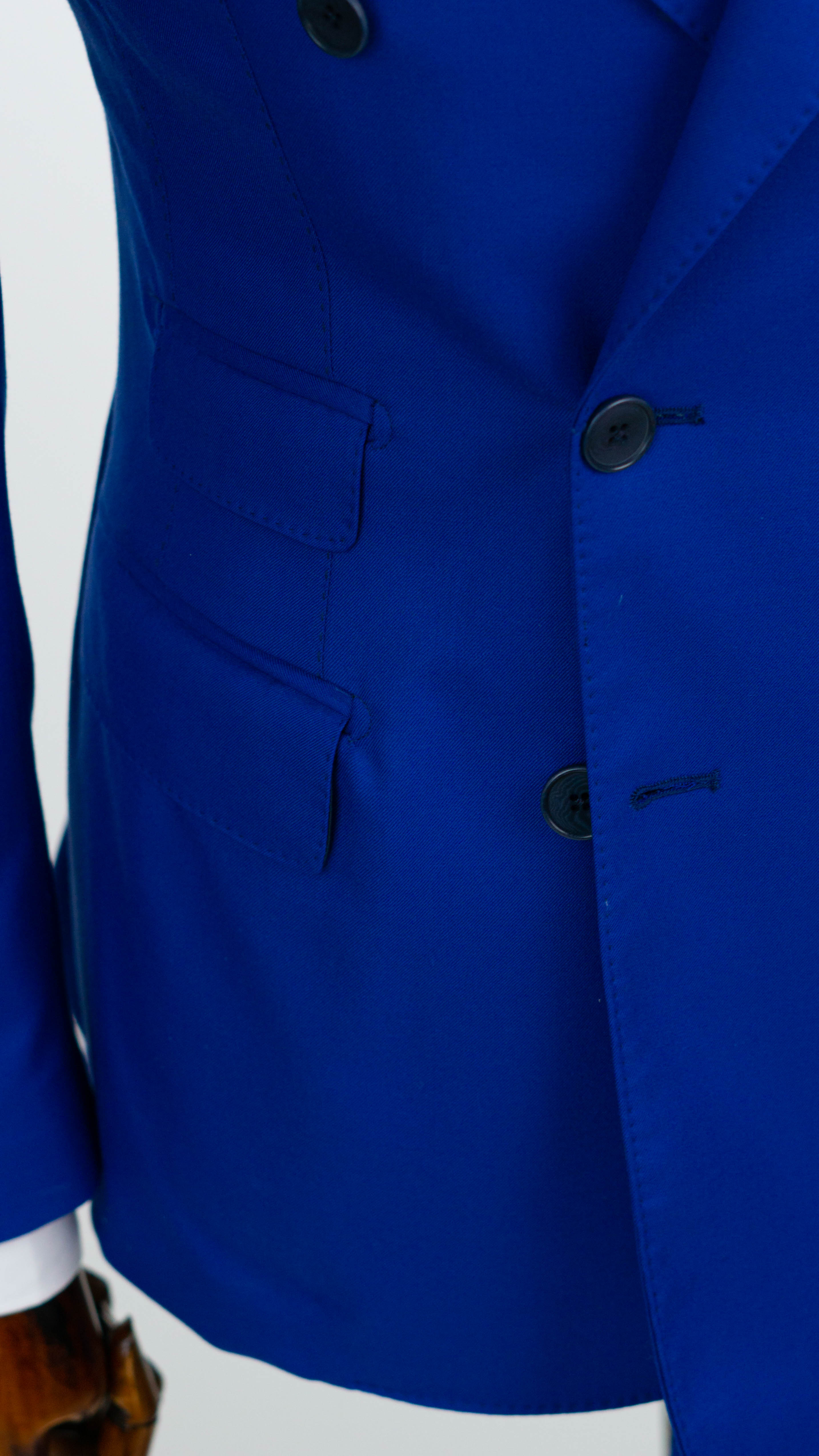 Double-breasted suit in blue 